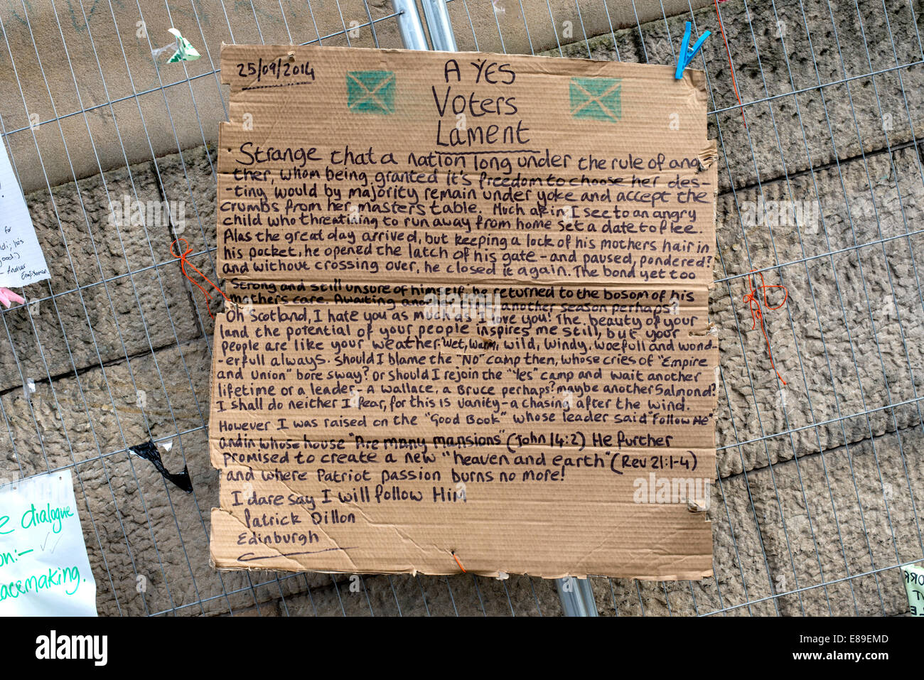 Dopo la Scottish referendum sull indipendenza "Un sì dell'Elettore lamento", scritto su un pezzo di cardboad, apparso a Montagnola Foto Stock