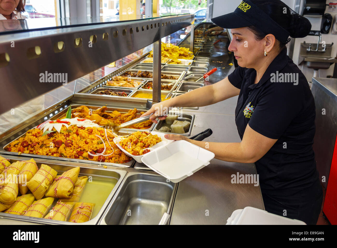 Miami Florida, Tamiami Trail, El Palacio de los Jugos, ristorante ristoranti ristorazione, buffet cubano stile, donne ispaniche donne, impiegati Foto Stock