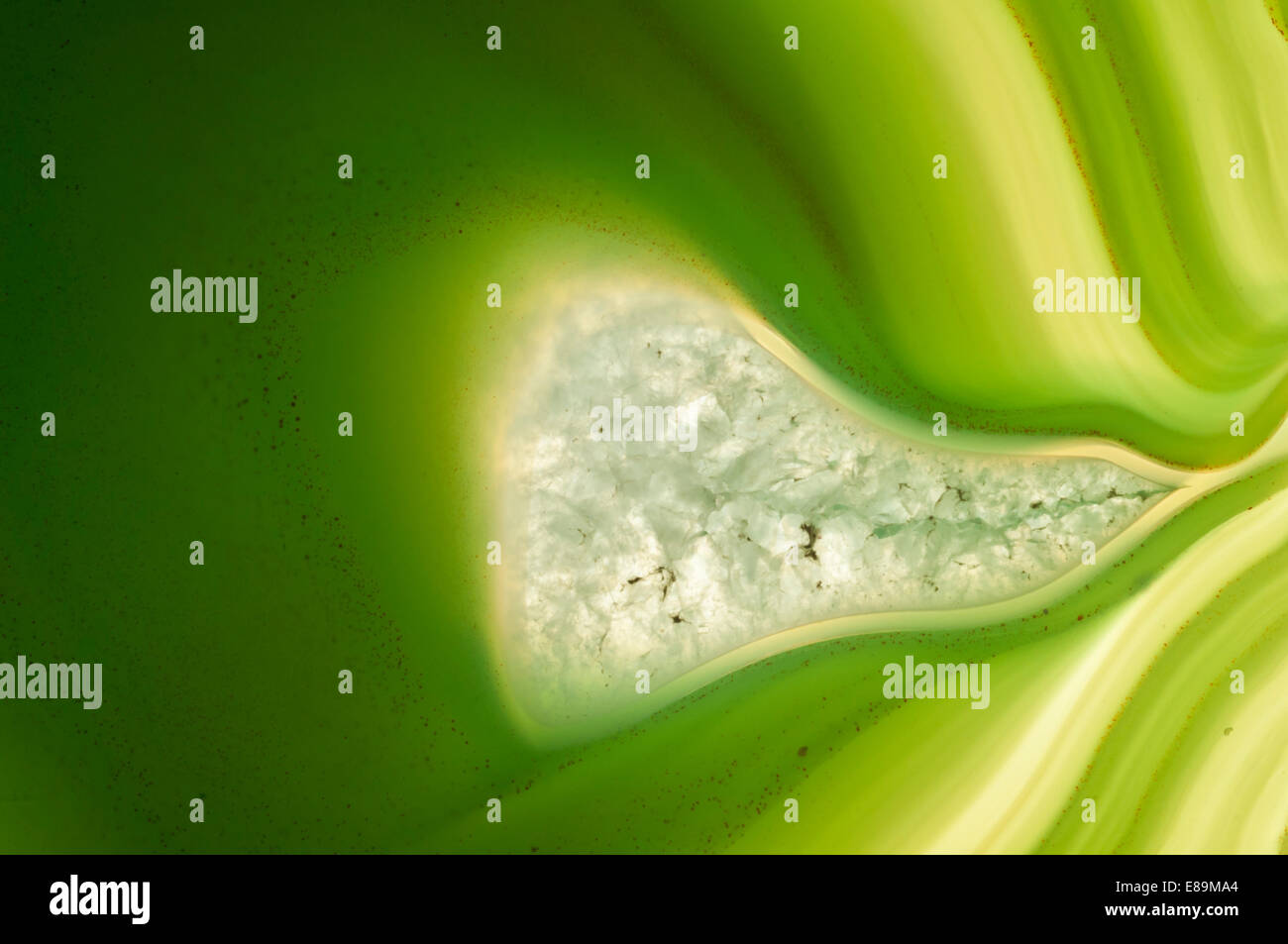 Strato sottile di agata verde, retroilluminato Foto Stock