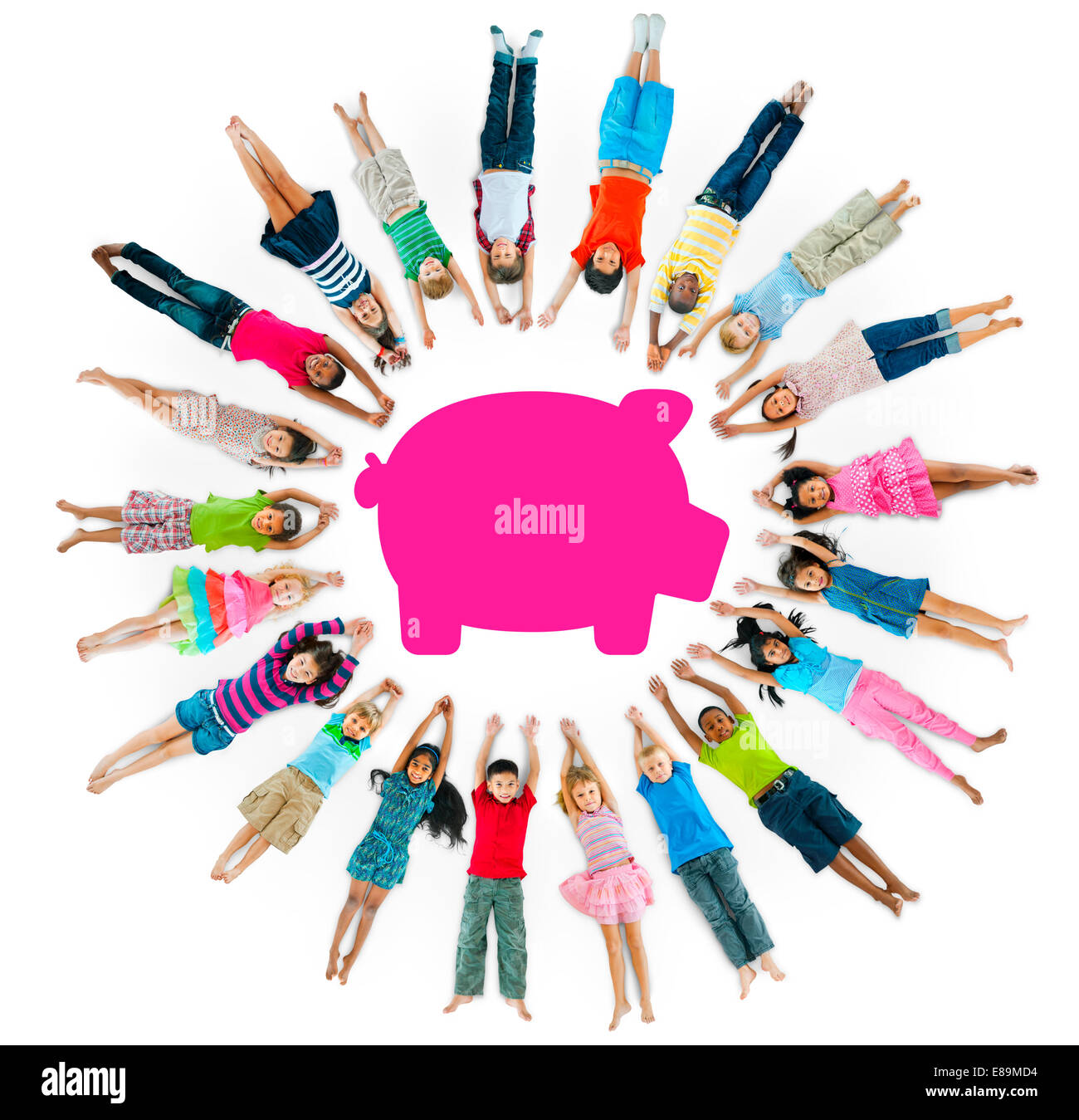 Multi-Ethnic gruppo di bambini e il concetto di risparmio Foto Stock