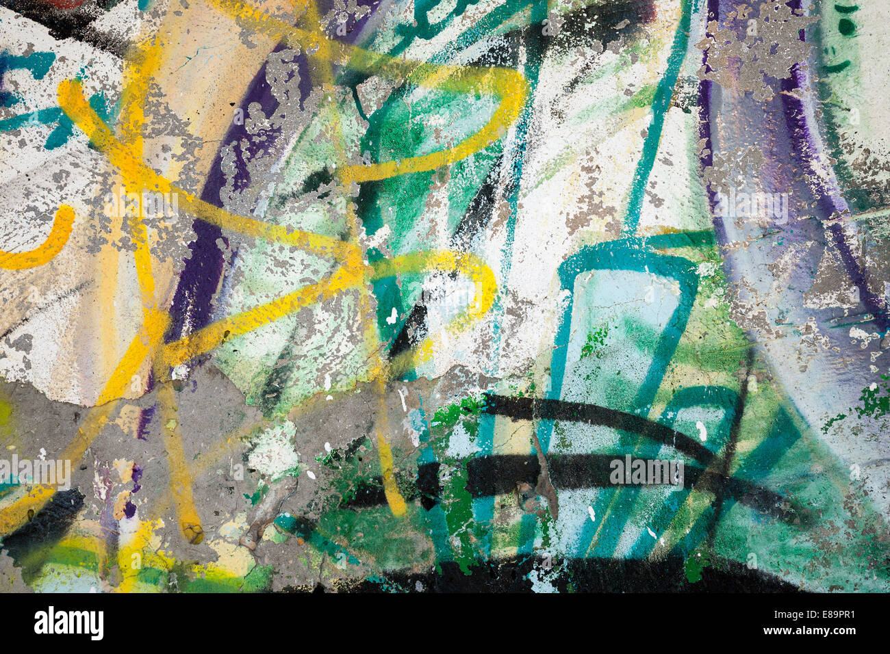Abstract vernice colorata frammento graffiti su grigio urbano parete di calcestruzzo Foto Stock