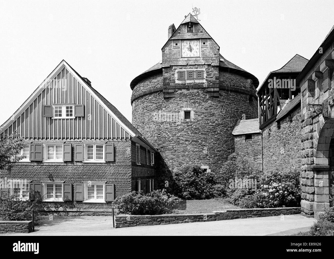 Achtziger Jahre, Batterieturm von Schloss Burg in Solingen-Burg an der Wupper, Naturpark Bergisches Land, la Renania settentrionale-Vestfalia Foto Stock