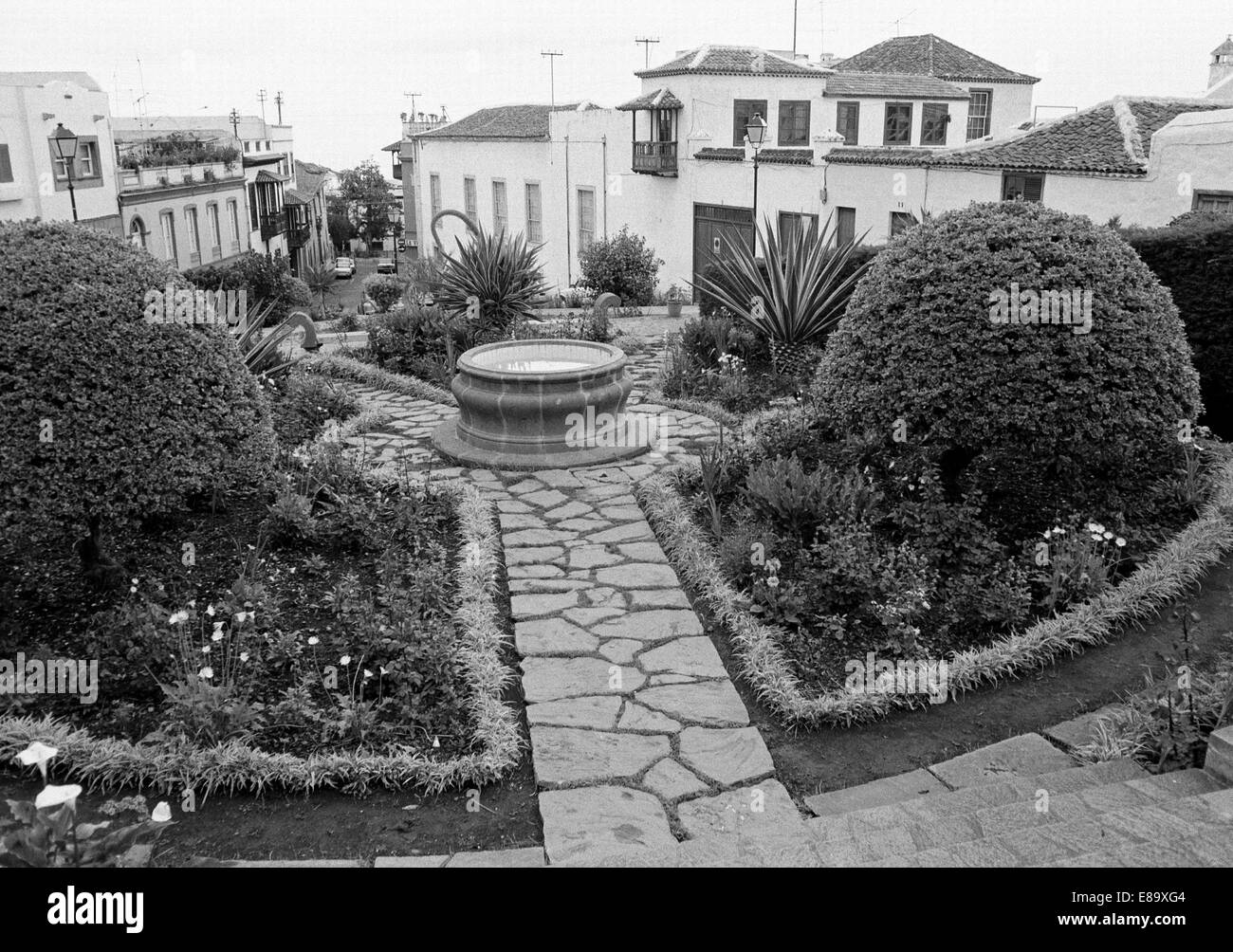 Achtziger Jahre, kleiner Park mit Springbrunnen in der Altstadt von La Orotava, Teneriffa, Kanarische isole, Spanien Foto Stock