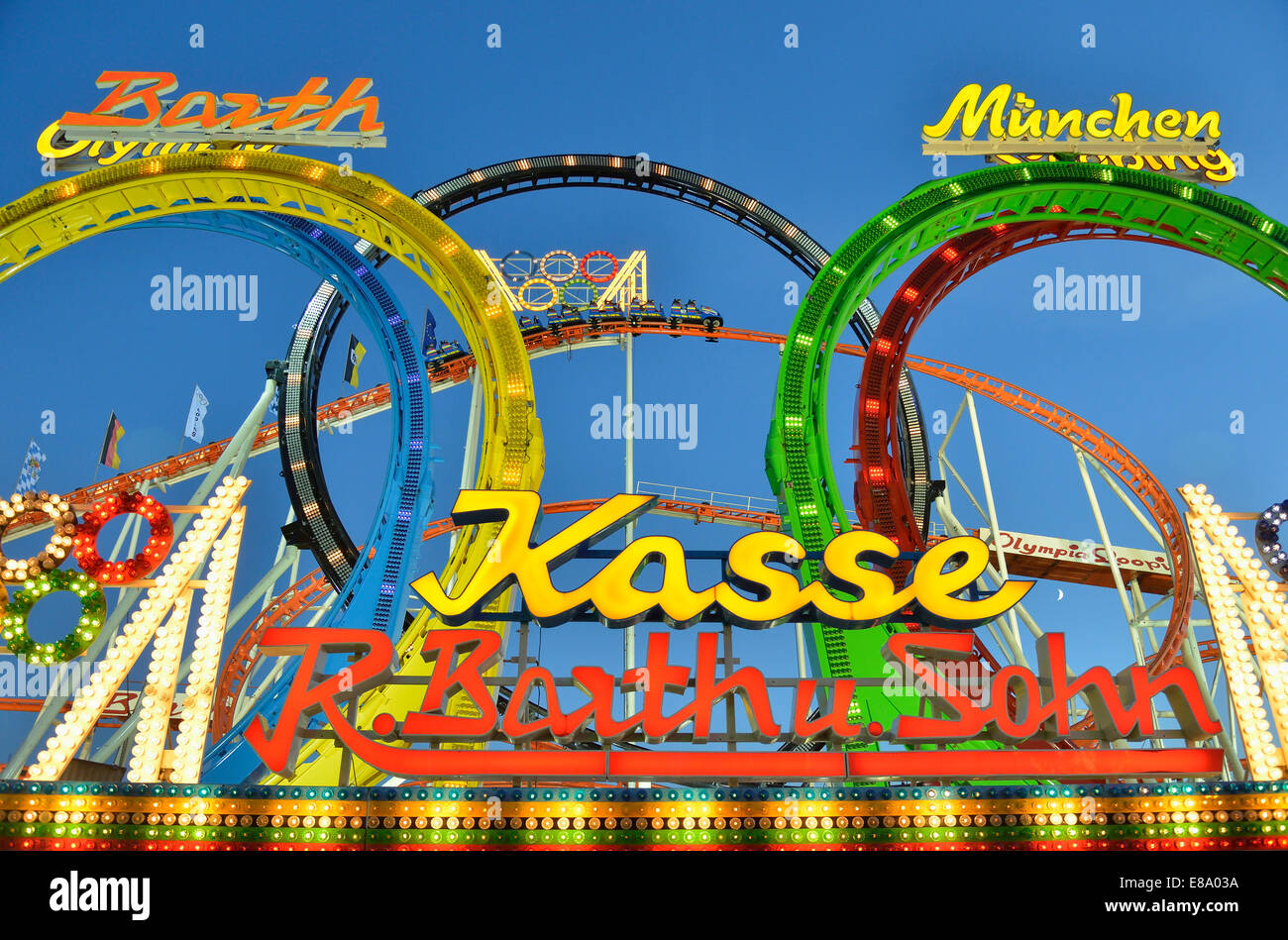 Olympia looping, cinque looping roller coaster, Oktoberfest a Monaco di Baviera, Baviera, Baviera, Germania Foto Stock