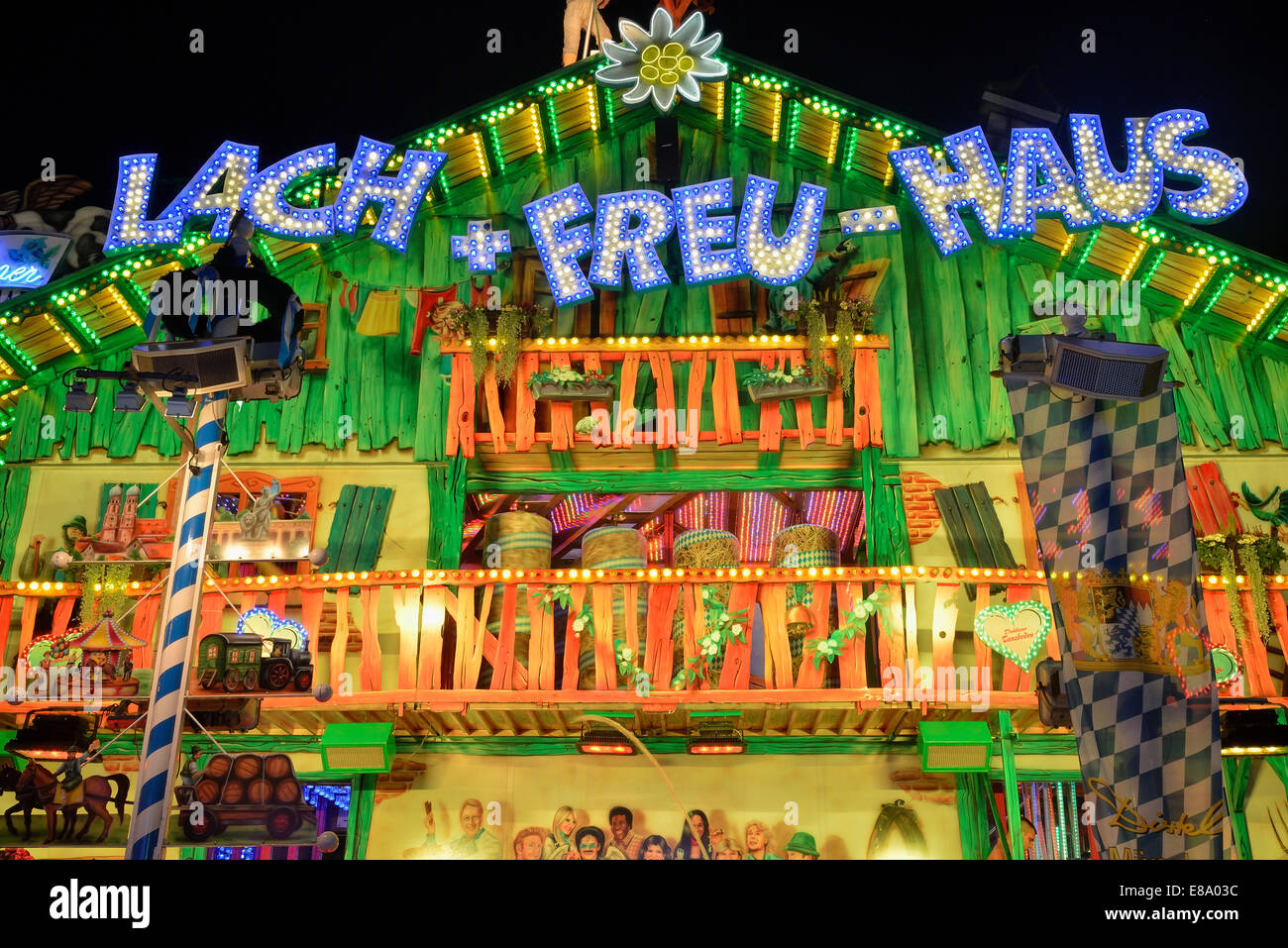 Lach+Freu-Haus fiera attrazione, Oktoberfest a Monaco di Baviera, Baviera, Baviera, Germania Foto Stock