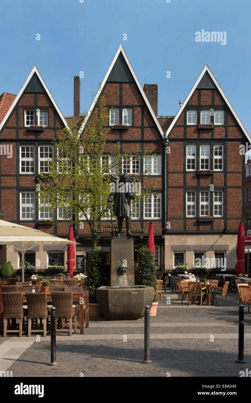 Kiepenkerl, monumento ai venditori ambulanti dal Münsterland area sulla Spiekerhof, punto di riferimento di Münster Foto Stock