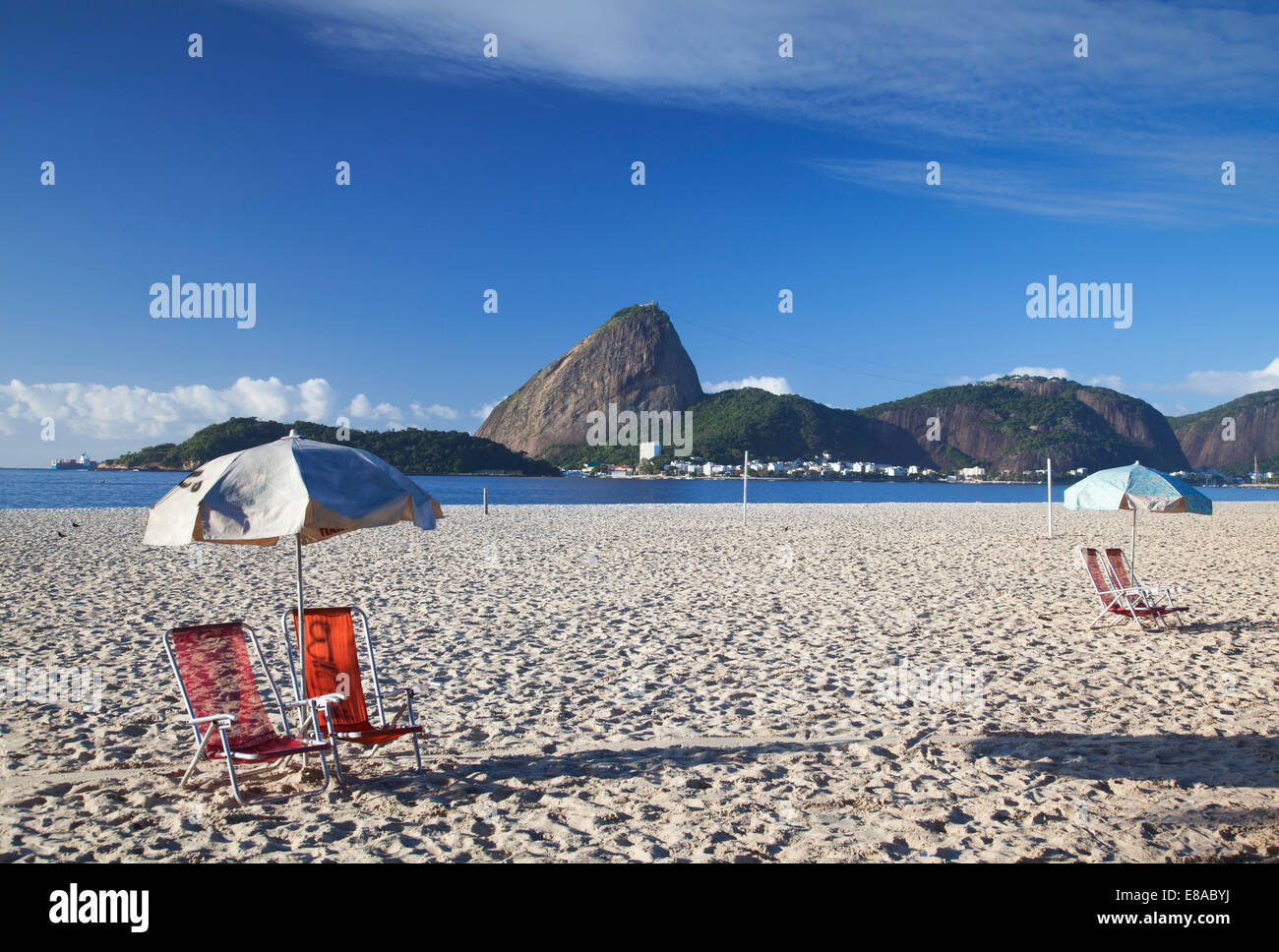 Spiaggia Flamengo e Sugarloaf Mountain, Rio de Janeiro, Brasile Foto Stock
