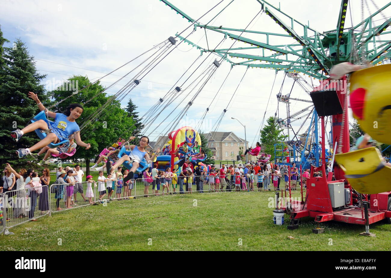 Bambini che si divertono a un parco a tema a Toronto in Canada. Foto Stock