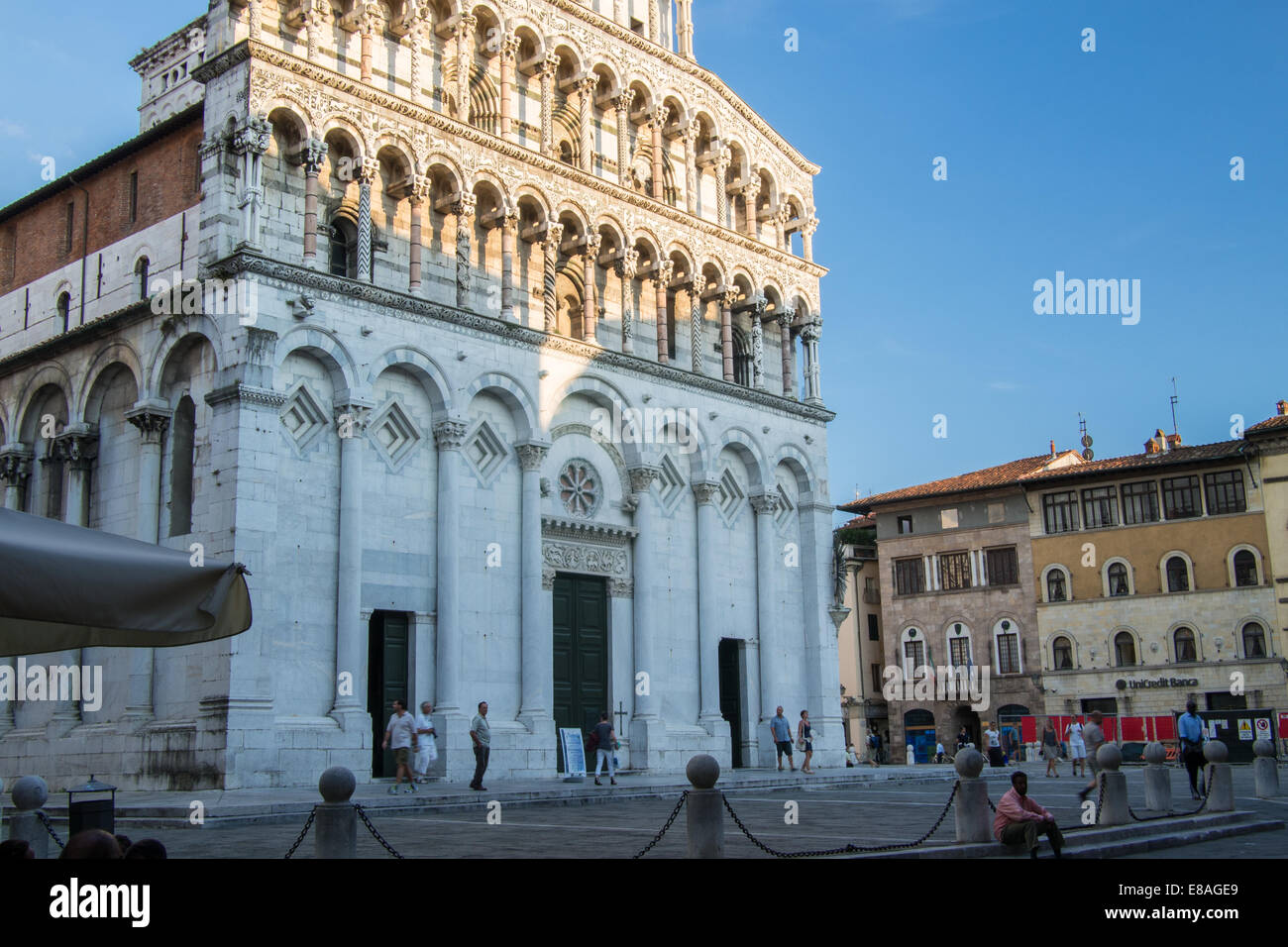 Ingresso al San Michele in Foro Romano basilica cattolica a Lucca, Toscana, Italia. Foto Stock