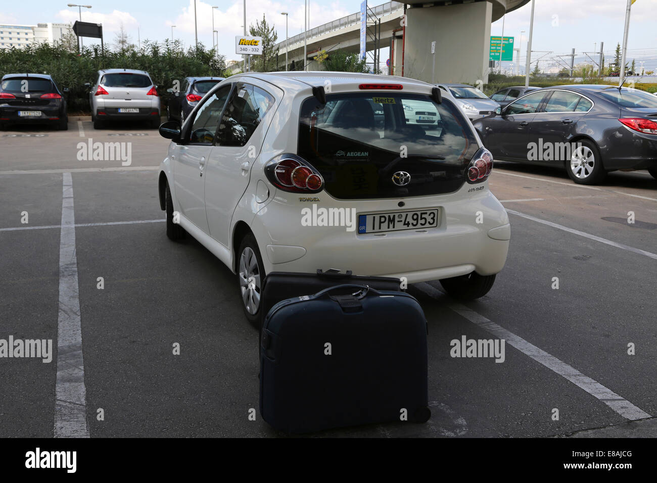 Atene Grecia Athens International Airport valigia da Auto a Noleggio Toyota Aygo Foto Stock