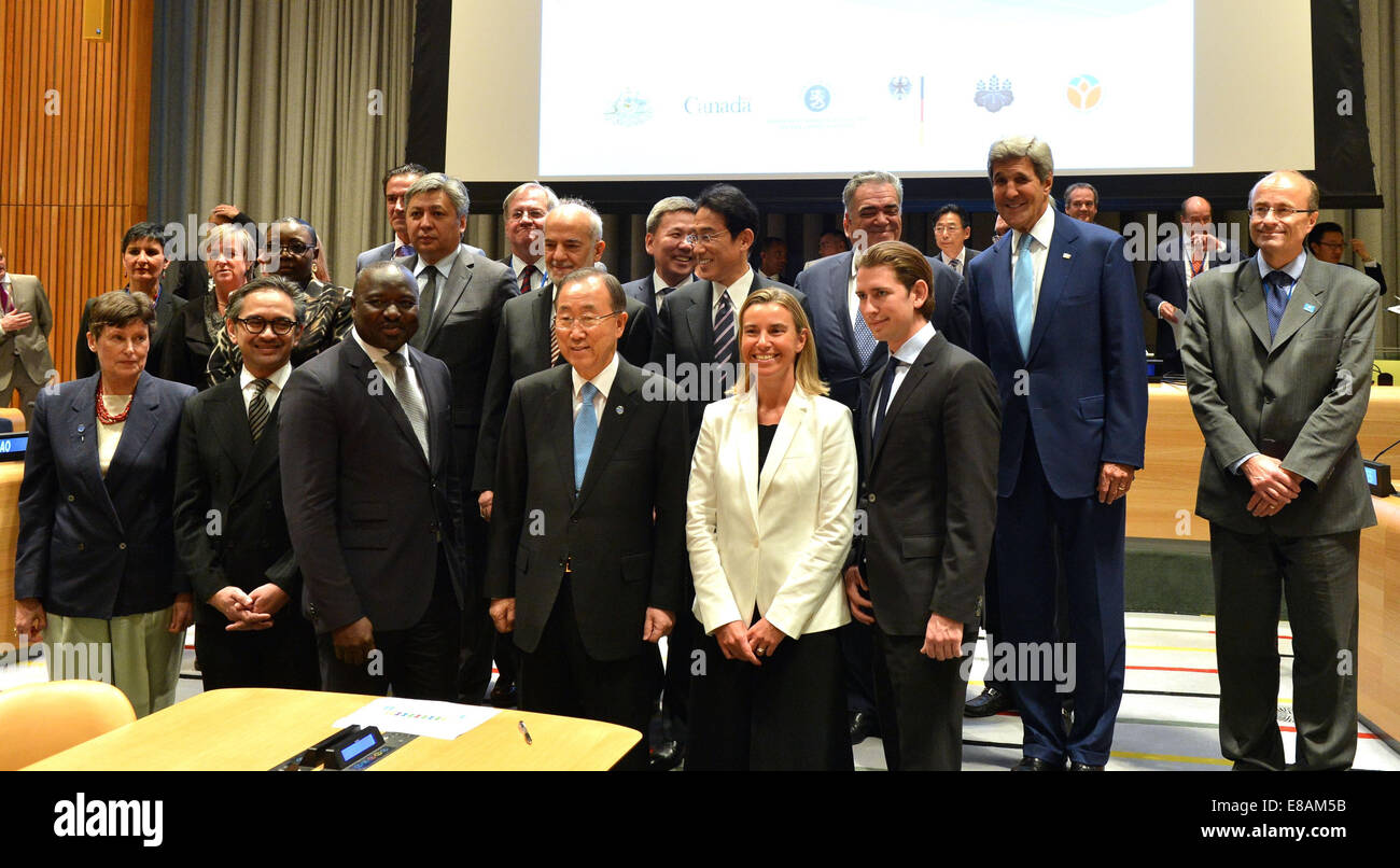 Stati Uniti Il segretario di Stato John Kerry pone per la foto di famiglia della settima riunione ministeriale del trattato sul divieto degli esperimenti nucleari presso la sede delle Nazioni Unite a New York City il 26 settembre 2014. Il segretario è che partecipano a eventi i Foto Stock