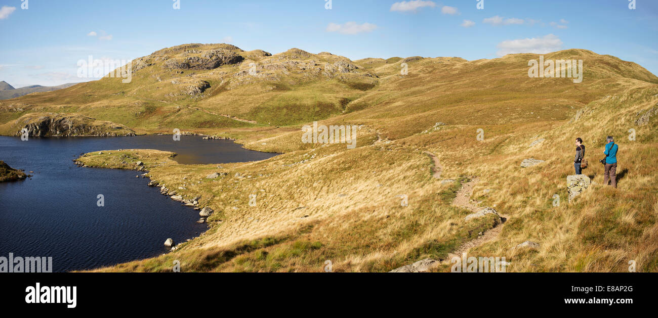 Escursionismo angolo sopra Tarn, Ullswater, Lake District inglese, REGNO UNITO Foto Stock