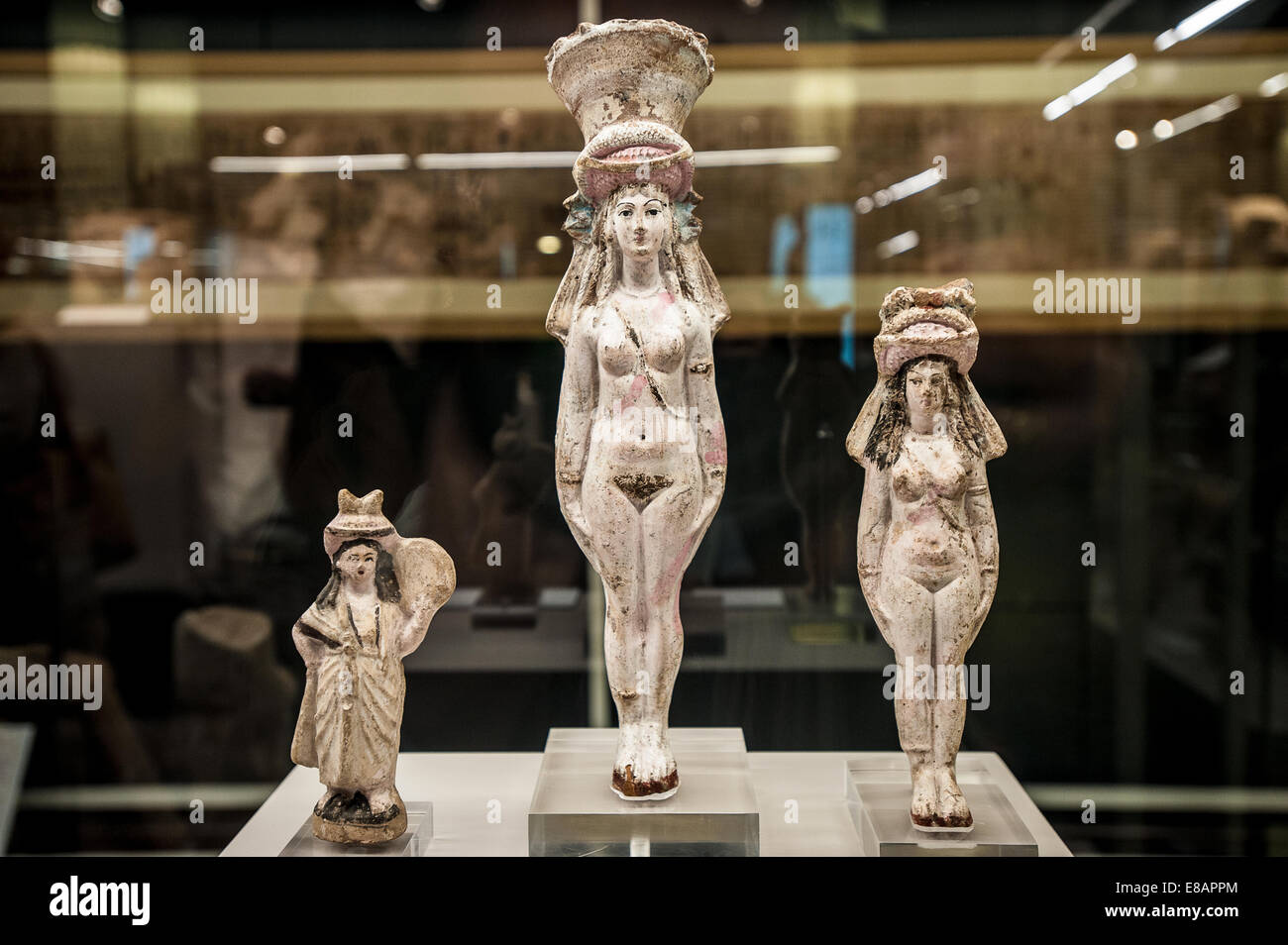 Italia Piemonte Torino Museo Egizio Italia Piemonte Torino Museo Egizio Statue di Iside - Afrodite. Queste figure mostrano la f Foto Stock