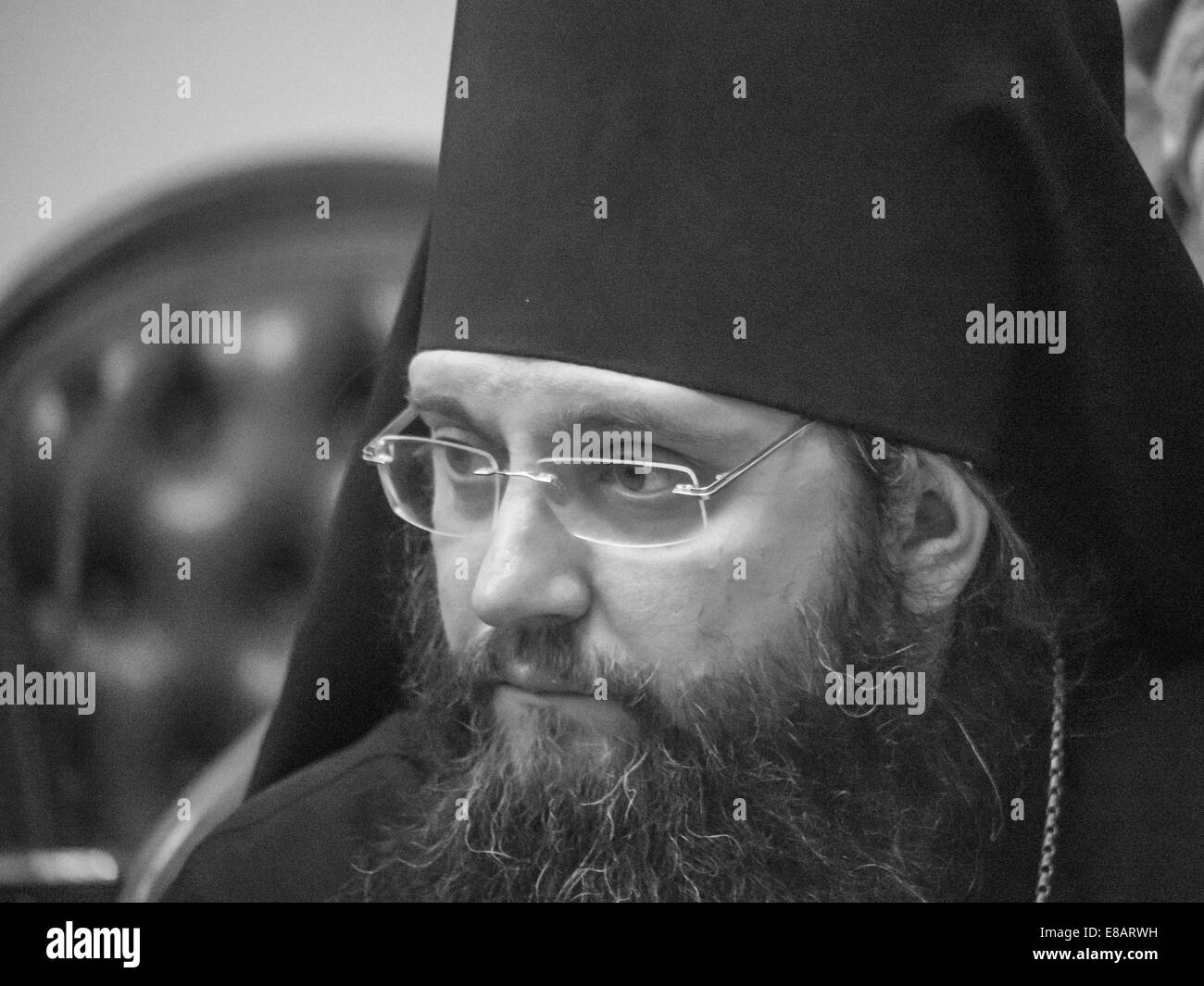 Ottobre 3, 2014 - Il Vescovo della Chiesa Ortodossa Ucraina, Vescovo Irpen, Vicario della diocesi di Kyiv Clemente (nato Oleg Vecherya) --primo ministro dell'Ucraina Arseniy Yatsenyuk e presidente della Verkhovna Rada ucraino Oleksandr Turchynov si è incontrato con i membri del Consiglio Panucraino delle Chiese e delle organizzazioni religiose.Alexander Turchin ha chiesto ai partecipanti della manifestazione per chiamare adoratori di andare per primi le elezioni parlamentari. Nel frattempo assemblato detto circa la minaccia di un conflitto interreligioso in Ucraina e ha chiesto di astenersi da dichiarazioni ostili e power grabs templi. In aggiunta, r Foto Stock