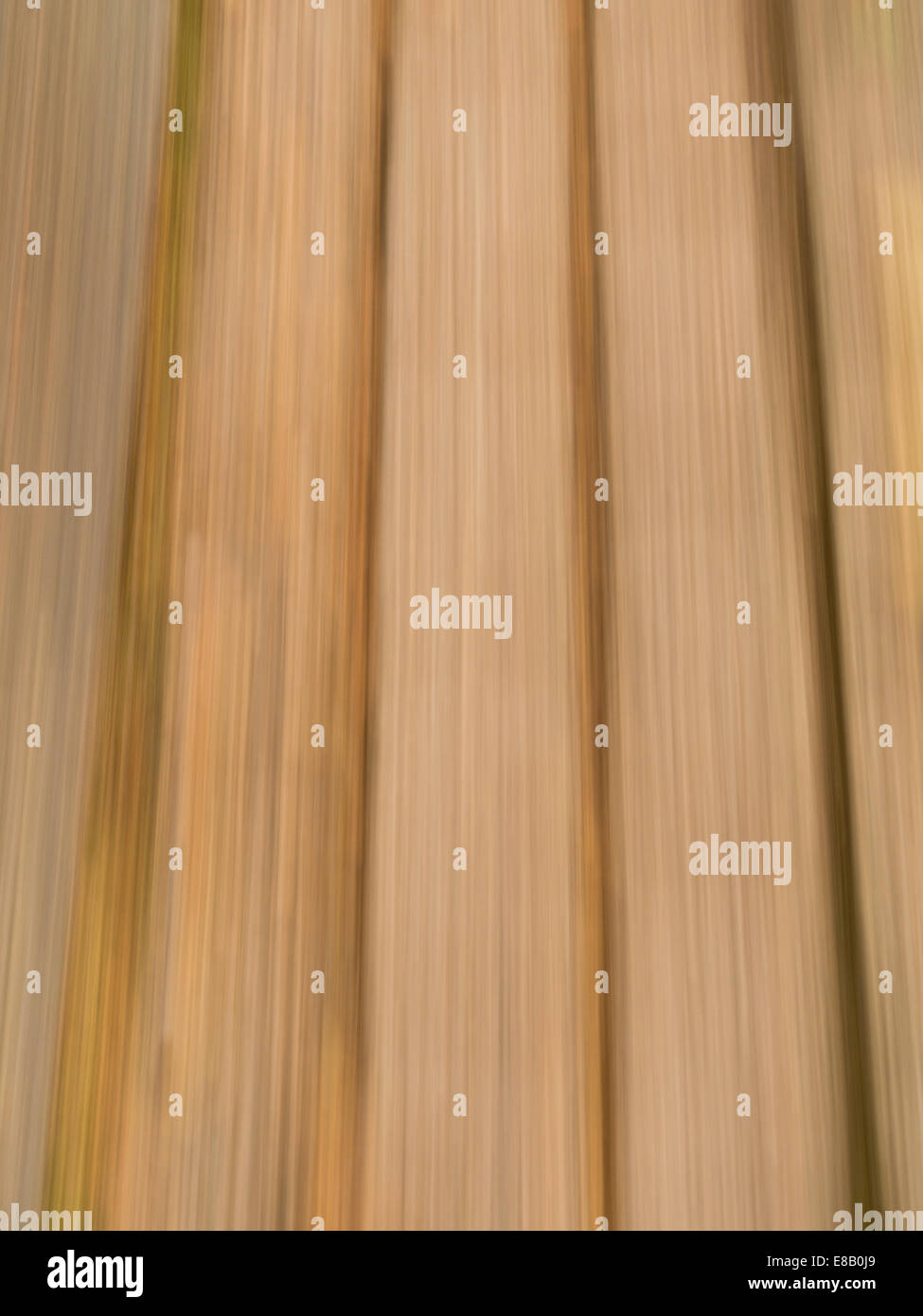 Verticale linee di prodotto dalla telecamera sfocatura del movimento Foto Stock