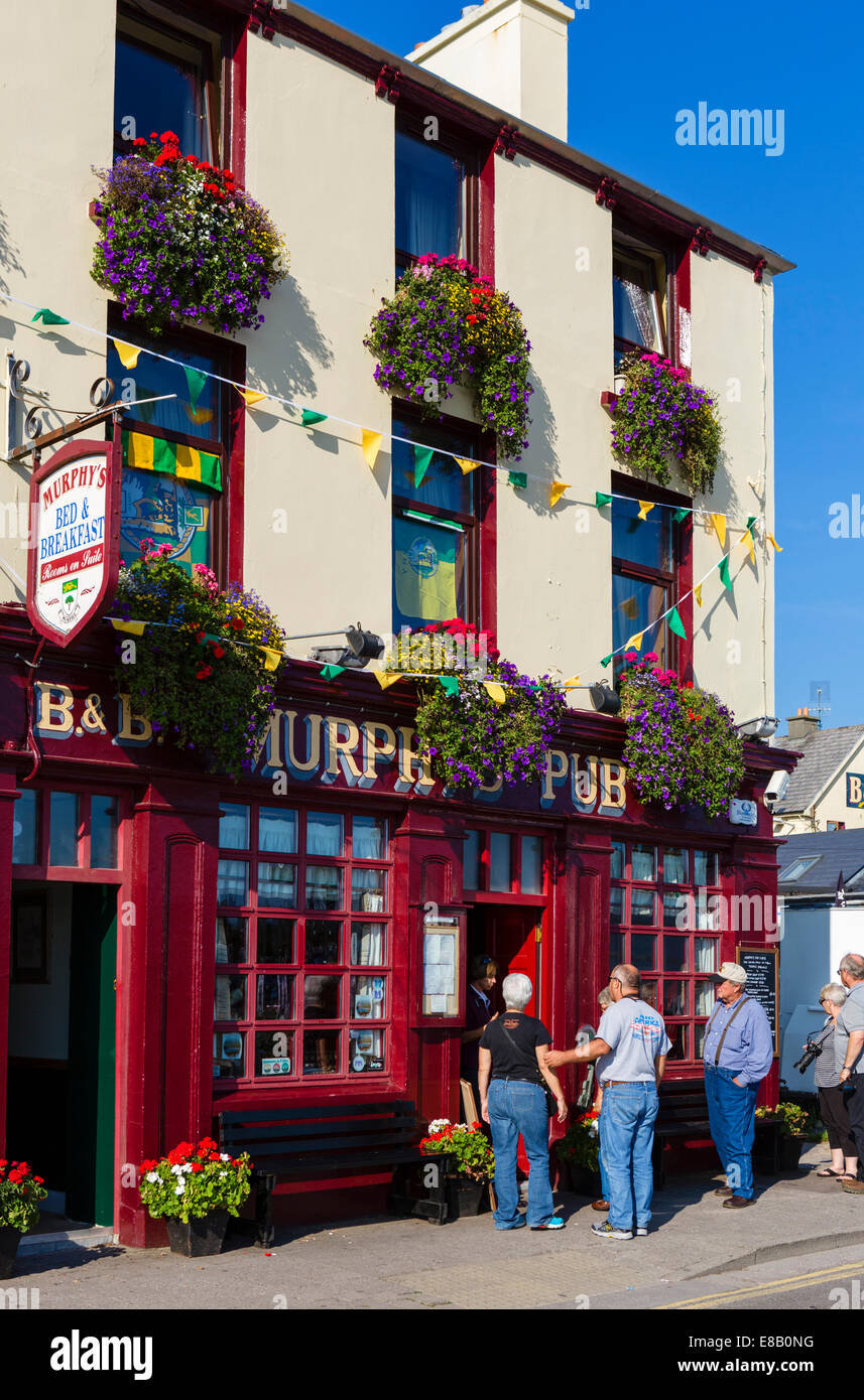 Murphy's pub sul filamento Street in Dingle, penisola di Dingle, nella contea di Kerry, Repubblica di Irlanda Foto Stock
