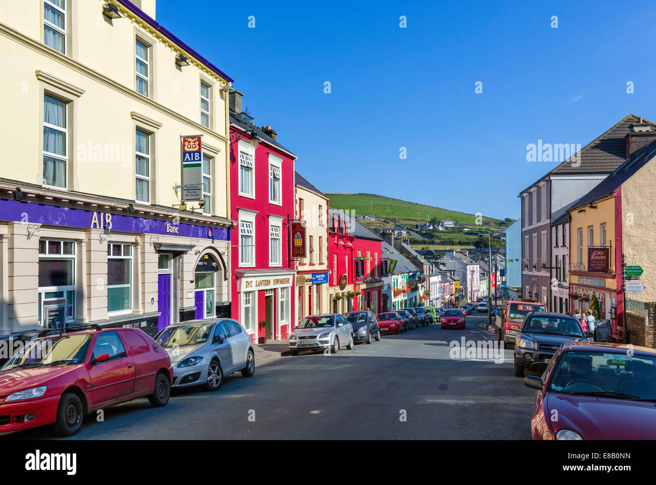 Main Street, Dingle, penisola di Dingle, nella contea di Kerry, Repubblica di Irlanda Foto Stock