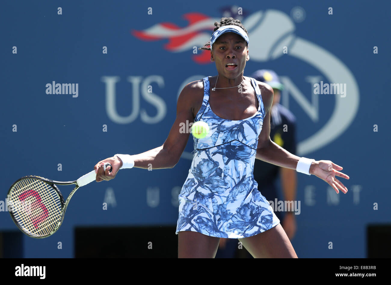 Venus Williams (USA) in azione a US Open Championships 2014 in New York, Stati Uniti d'America. Foto Stock