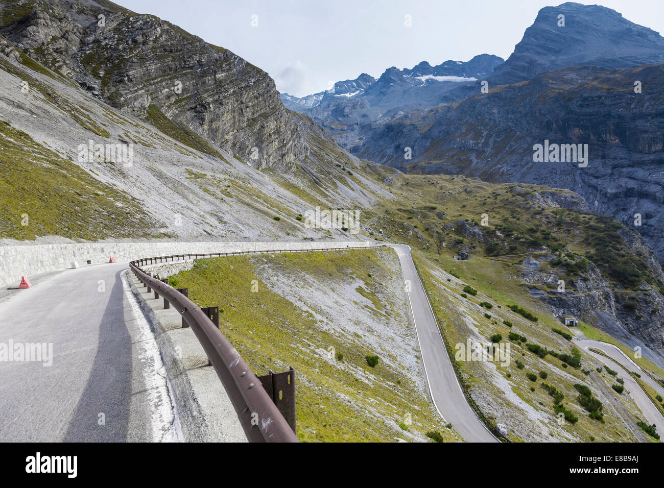 Winding Road fino alla cima del Passo dello Stelvio, Alto Adige, Italia Foto Stock