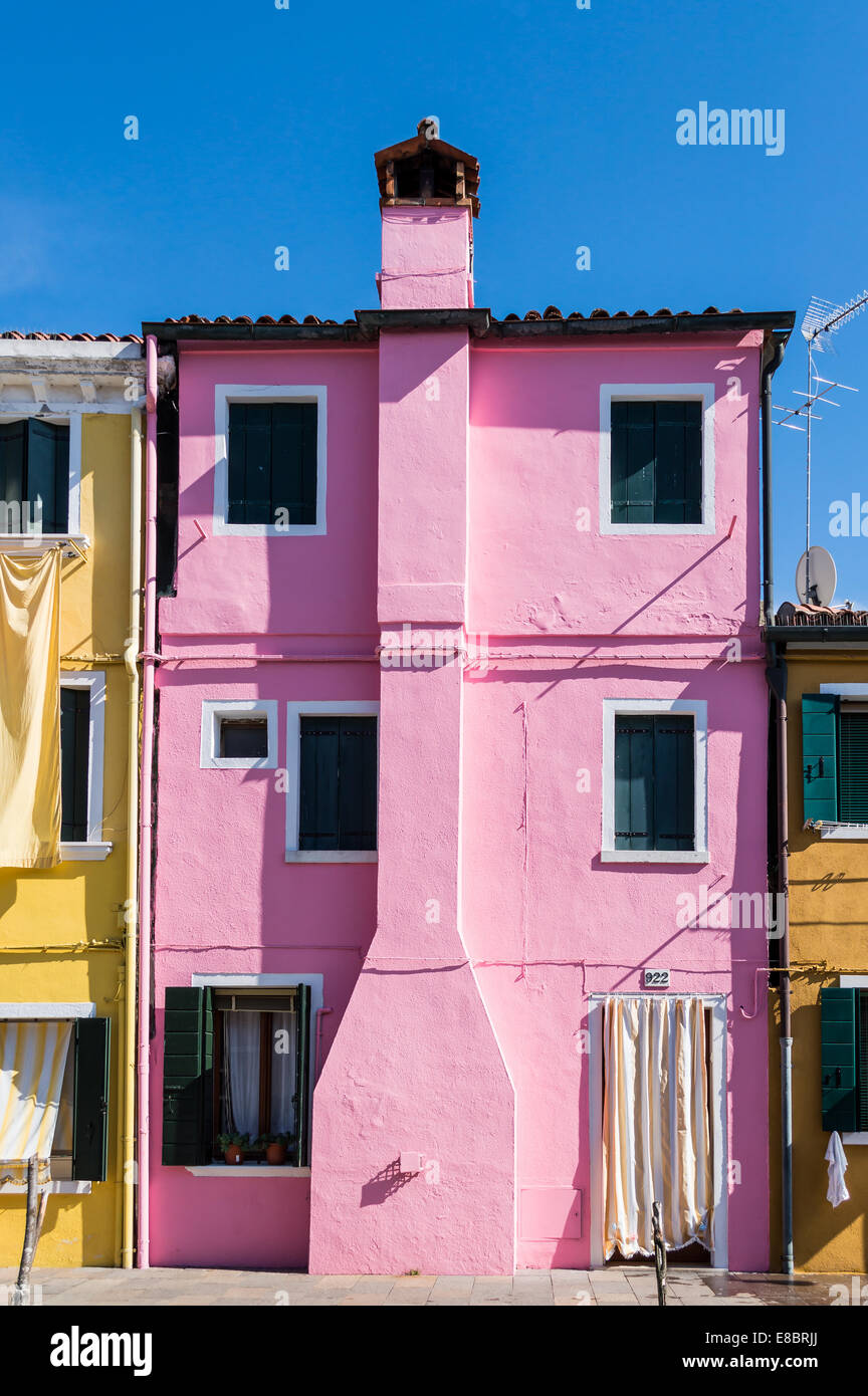 Classici colorati casa sull'isola di Torcello nella laguna veneziana, Italia Foto Stock