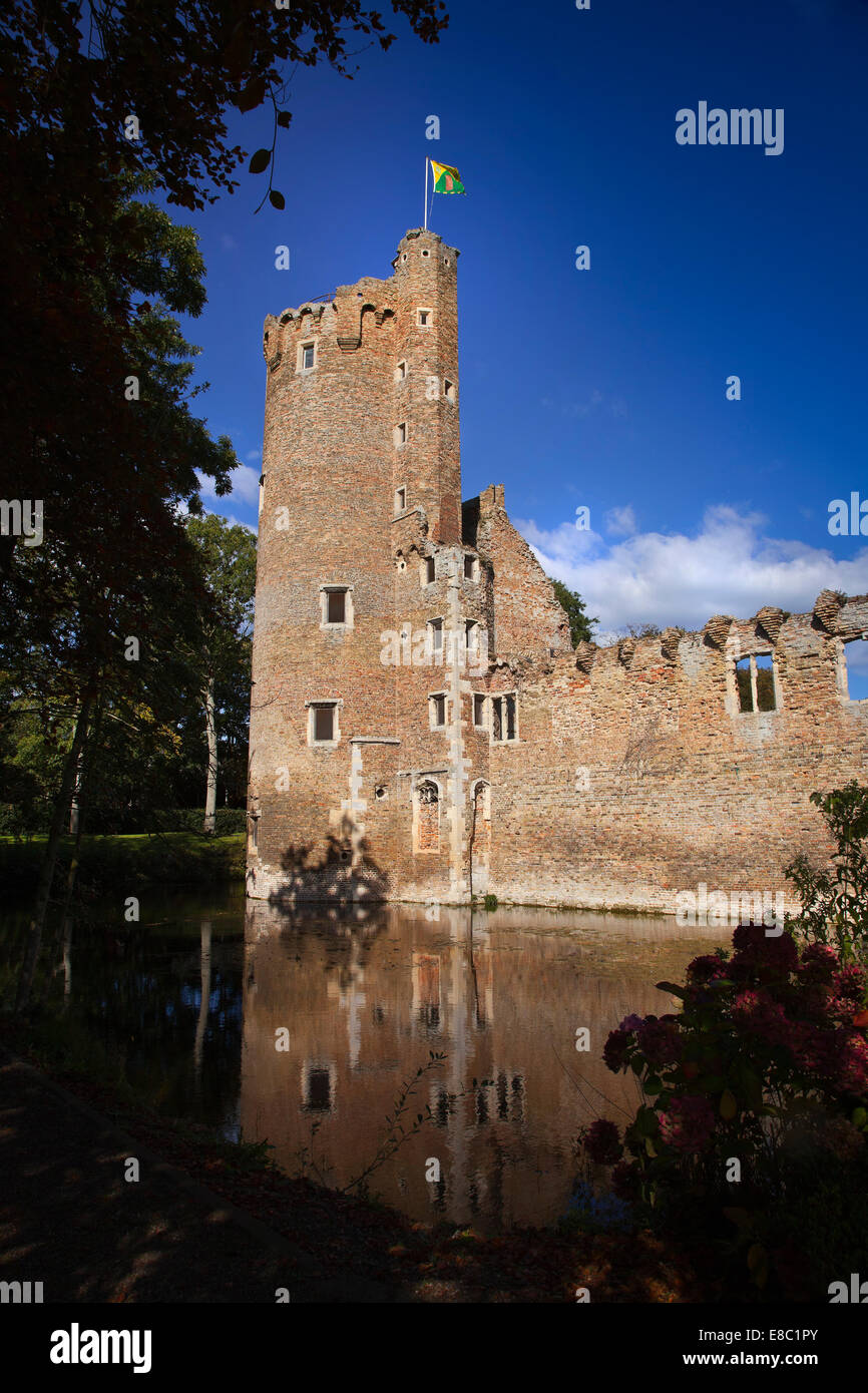 Castello di Caister rovina, Regno Unito non appena costruito in mattoni, esempio, con grado1 edificio listato Foto Stock