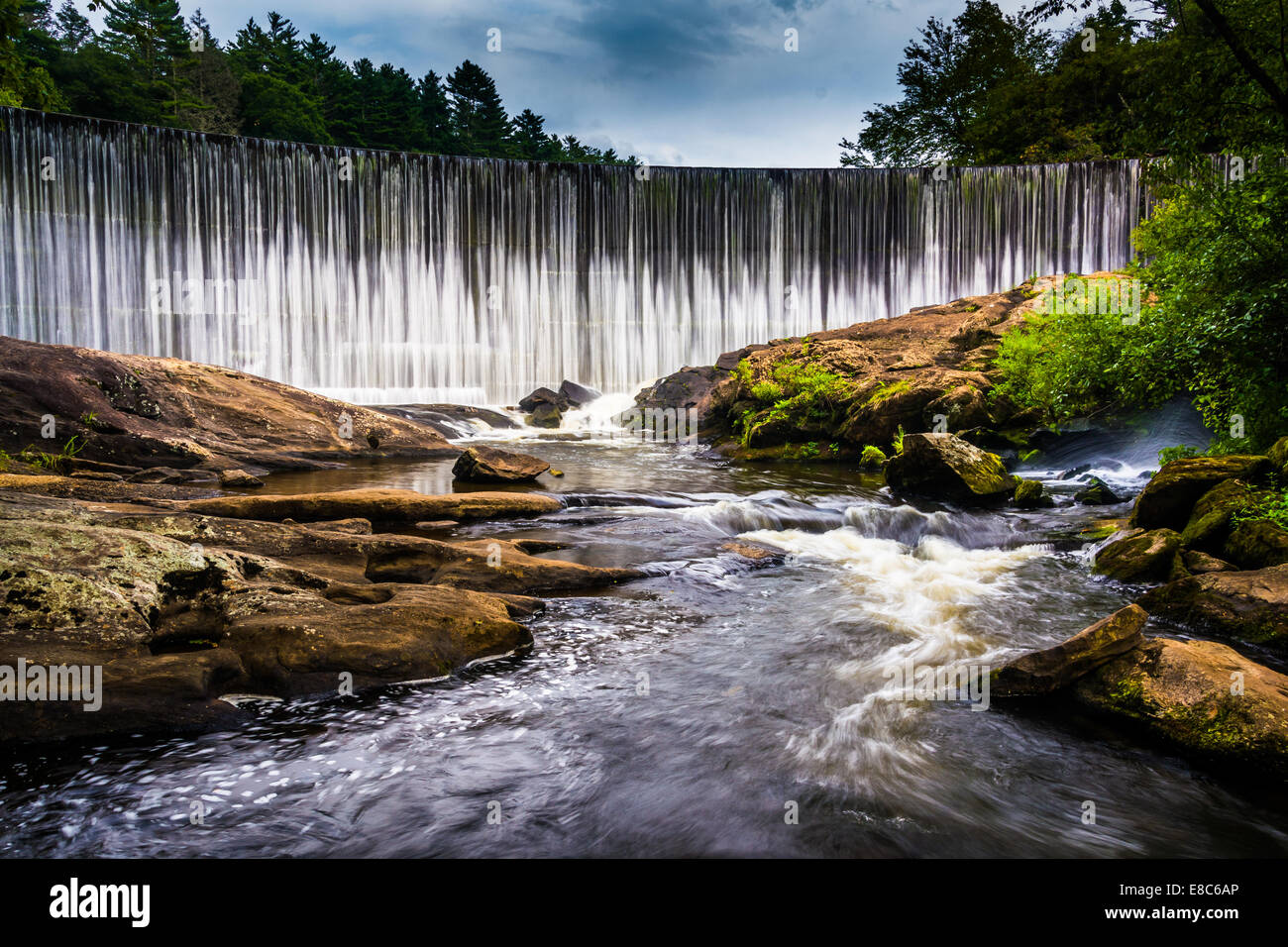 Diga sul Lago di Sequoyah e il fiume Cullasaja, altopiani, North Carolina. Foto Stock