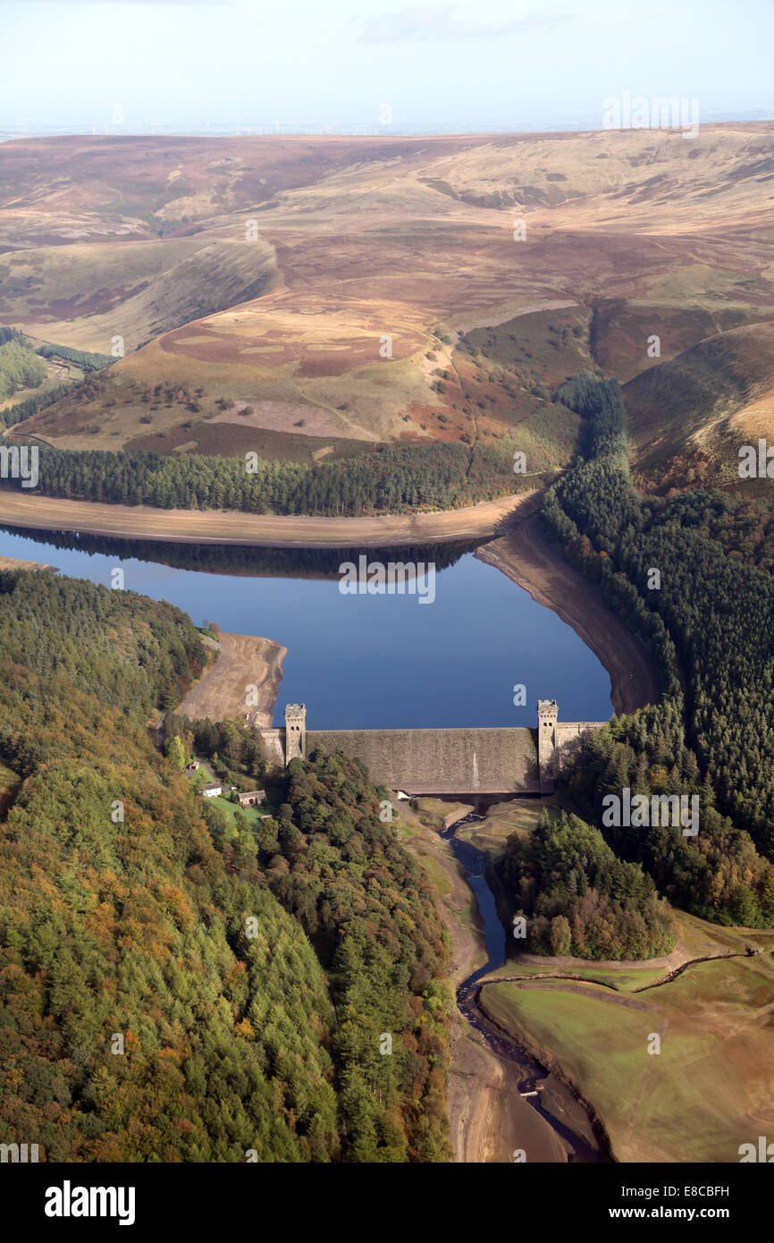 Vista aerea del serbatoio Ladybower nel Derbyshire Peak District dove il bombardiere Dambusters piani praticata Foto Stock