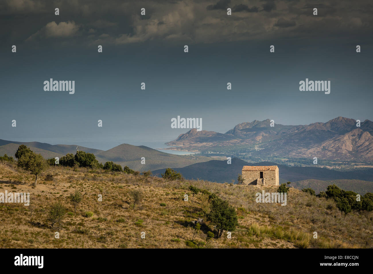 Agriturismo sulle colline che guardano il deserto des Agriates nella regione della Balagne in Corsica Foto Stock