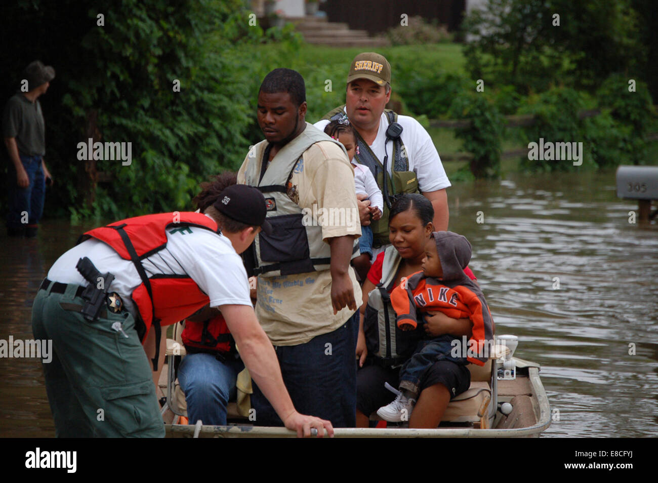002 soccorrere le vittime delle inondazioni, Coralville, IA Foto Stock