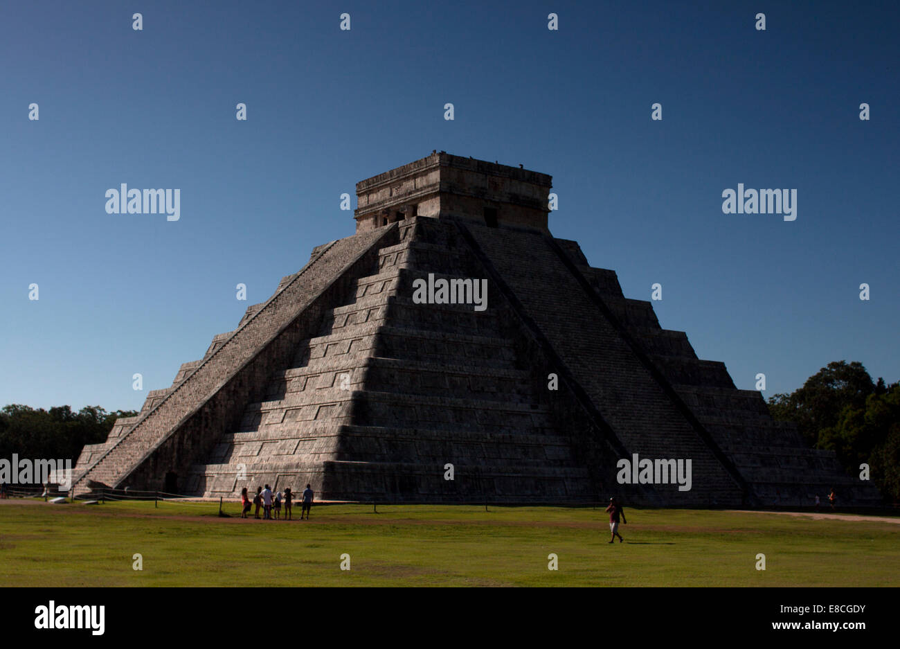 Il Tempio di Kukulkan il dio Serpente Piumato, nella città Maya di Chichen Itza, la penisola dello Yucatan, Messico, 14 agosto 2014 Foto Stock