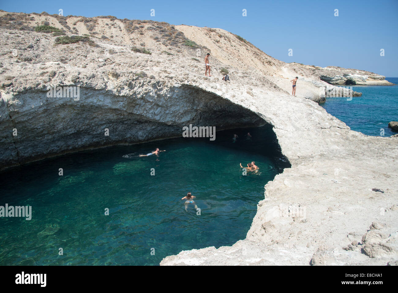 La piscina a papafragas a milos in Grecia Foto Stock