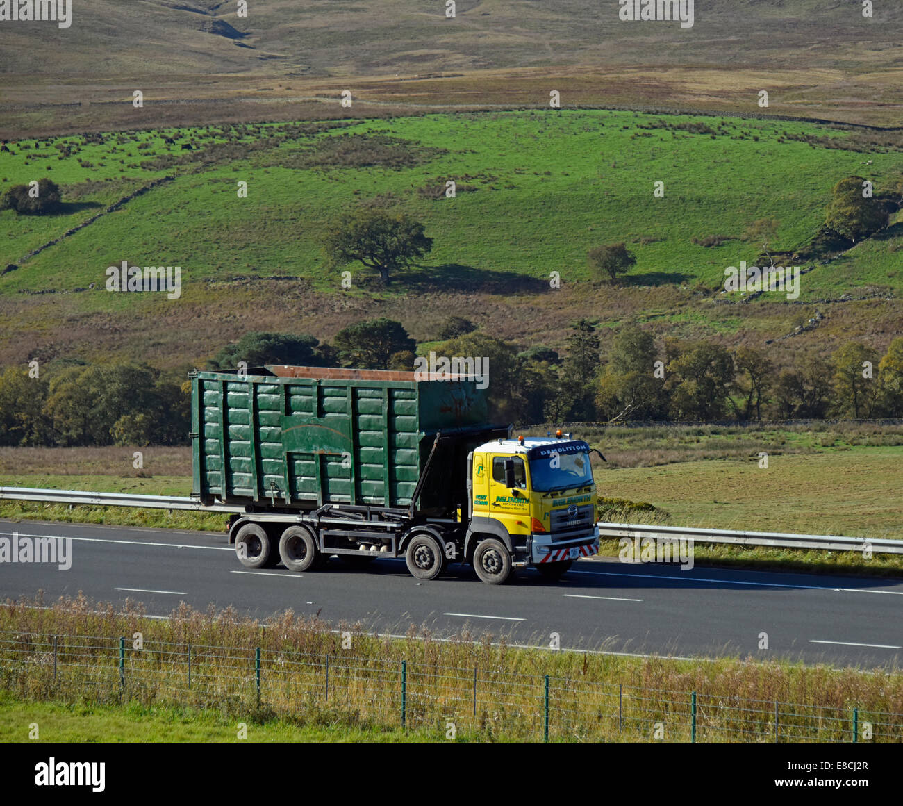 Contraenti Inglenorth, Haulage & Noleggio Della Pianta ribaltabile carrello. Autostrada M6, Northbound. Shap, Cumbria, Inghilterra, Regno Unito. Foto Stock