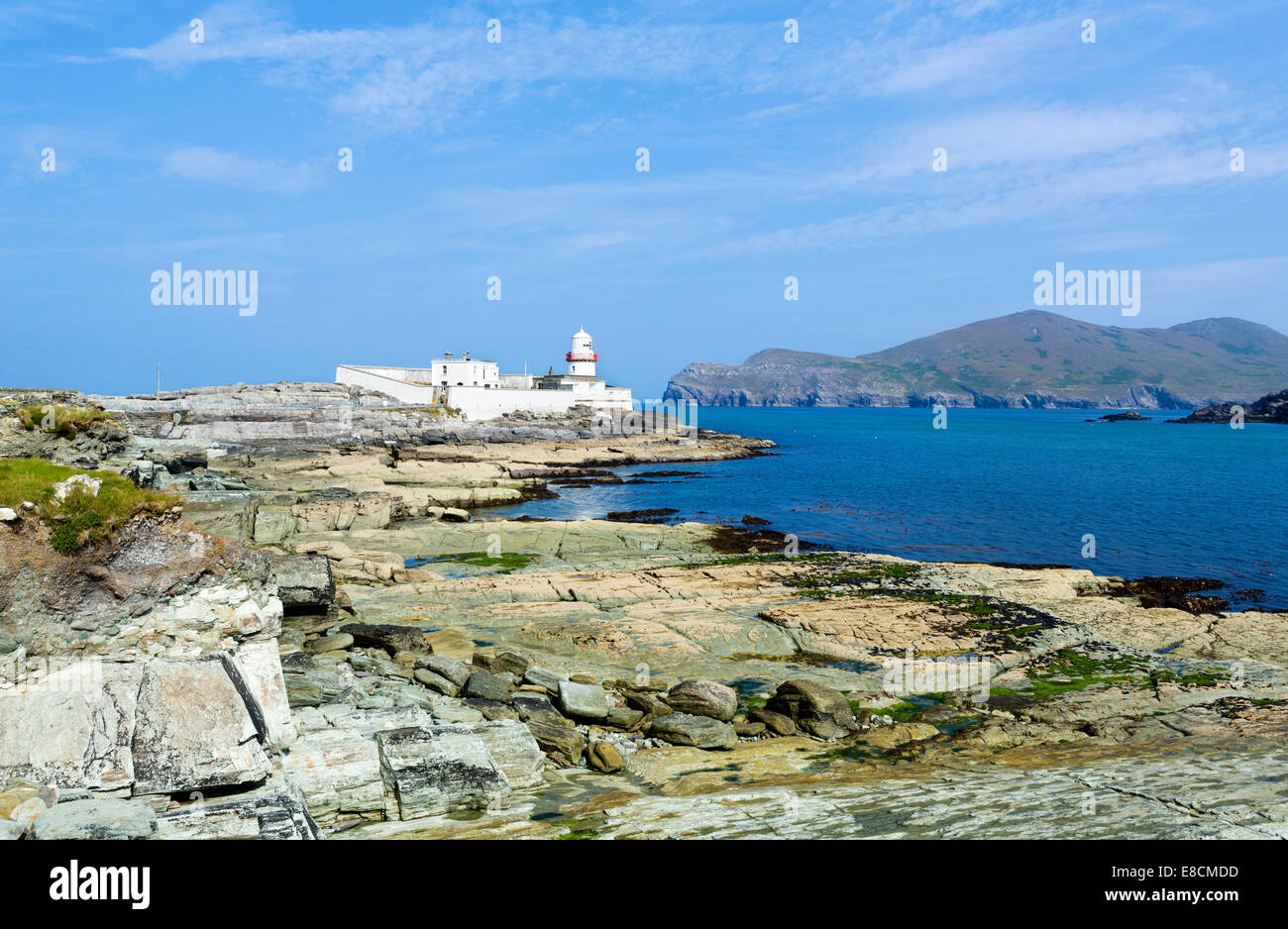 Valentia Lighthouse guardando verso Beginish isola, isola Valentia, nella contea di Kerry, Repubblica di Irlanda Foto Stock