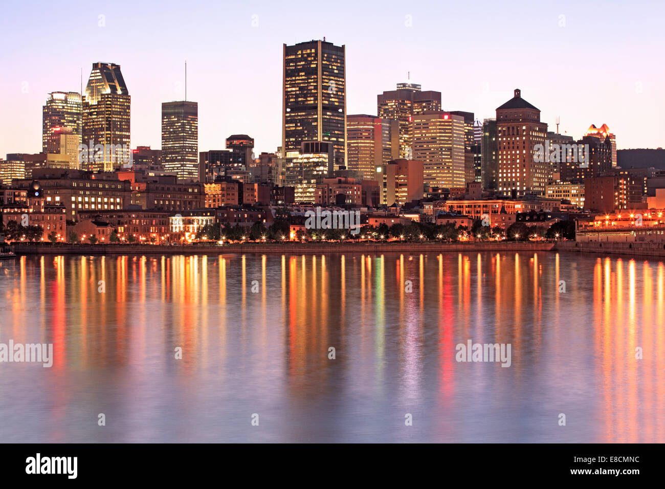 Lo skyline di Montreal al crepuscolo Foto Stock