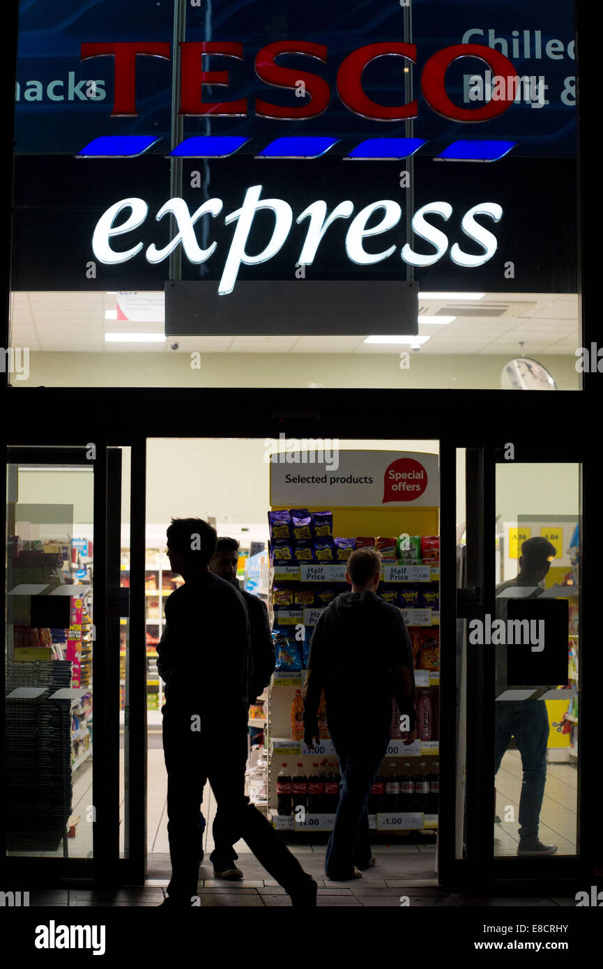 Un Tesco Express minimarket. Foto Stock