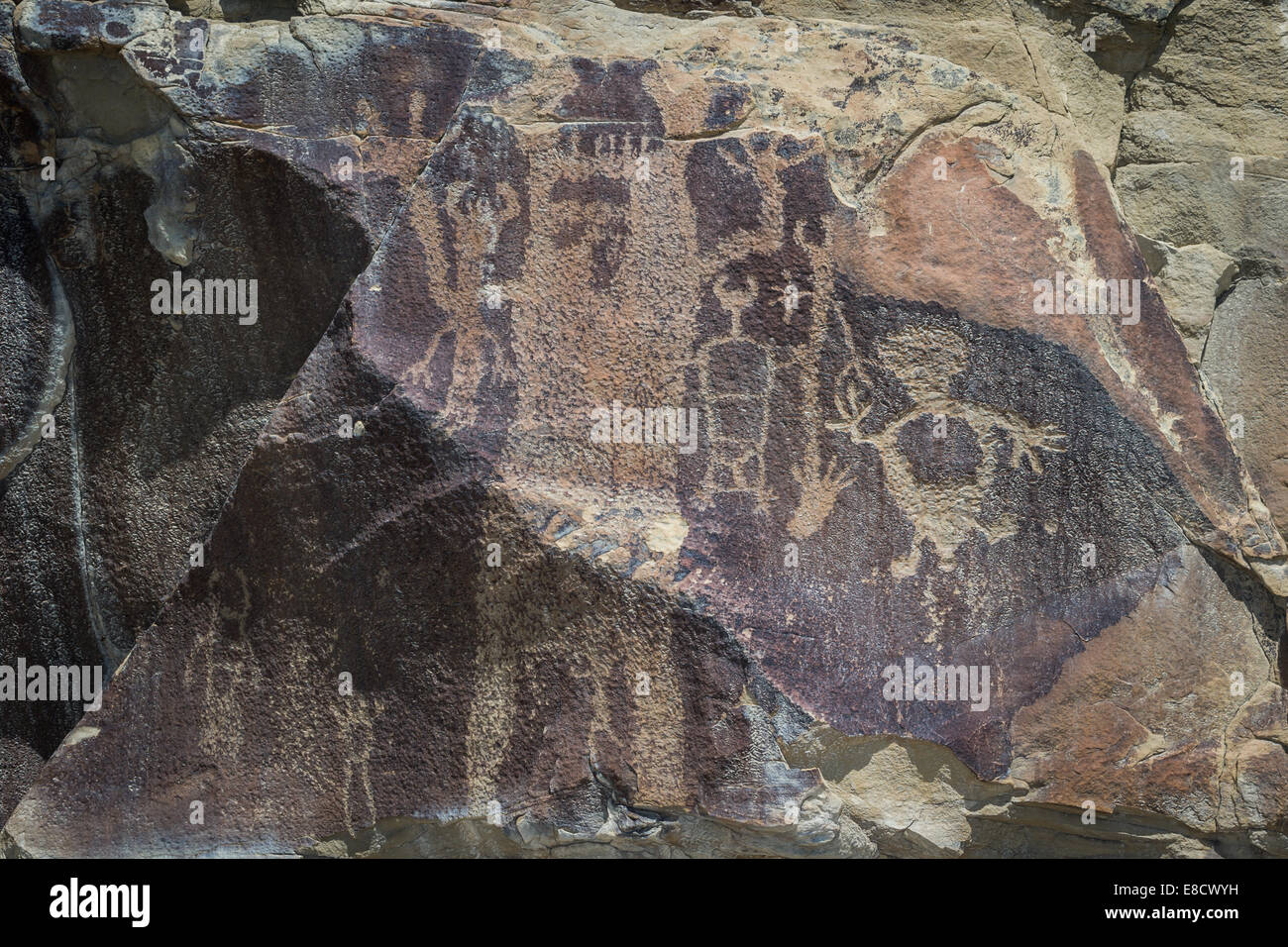 Antiche raffigurazioni o incisioni rupestri trovate in Wyoming. Alcuni pensavano di essere più di diecimila anni Foto Stock
