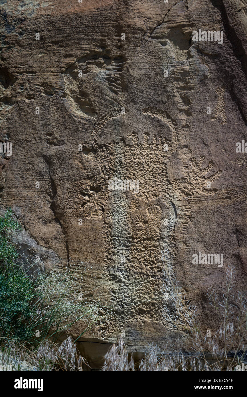 Antiche raffigurazioni o incisioni rupestri trovate in Wyoming. Alcuni pensavano di essere più di diecimila anni Foto Stock