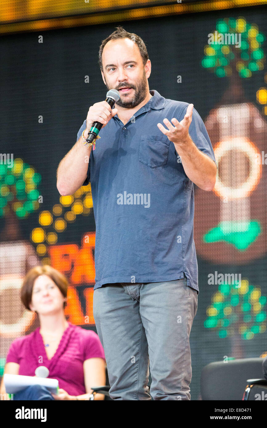 Raleigh, North Carolina, Stati Uniti d'America. Xiii Sep, 2014. Il cantante Dave Matthews di eseguire durante il 2014 Aiuto di fattoria concerto tenuto a Walnut Creek anfiteatro in Raleigh, NC. La ventinovesima Farm Annuale concerto di aiuto effettuata per un sold out di pubblico. Copyright 2014 Andy Martin Jr. © Andy Martin Jr./ZUMA filo/Alamy Live News Foto Stock