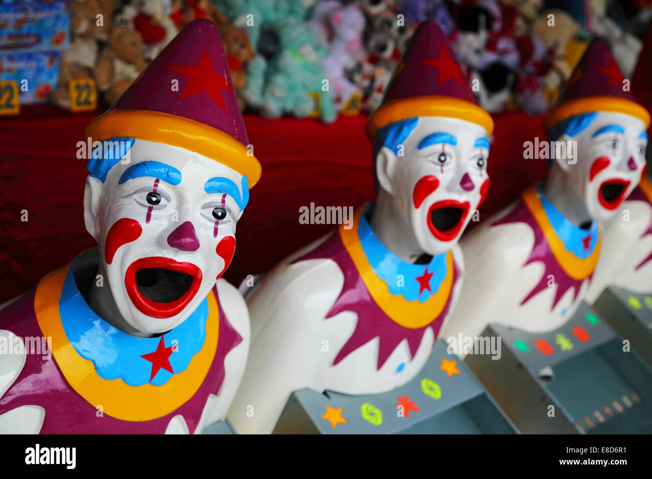 Ridere clown gioco d'azzardo in un vicolo di sideshow stallo a Perth Royal Show, Western Australia. Foto Stock
