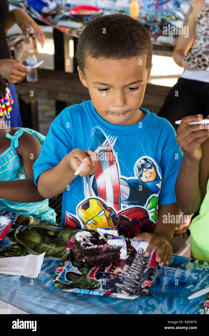 Festa di compleanno, cinque anni, boy, Finley Community Park, Santa Rosa Sonoma County, California, Stati Uniti, America del Nord Foto Stock