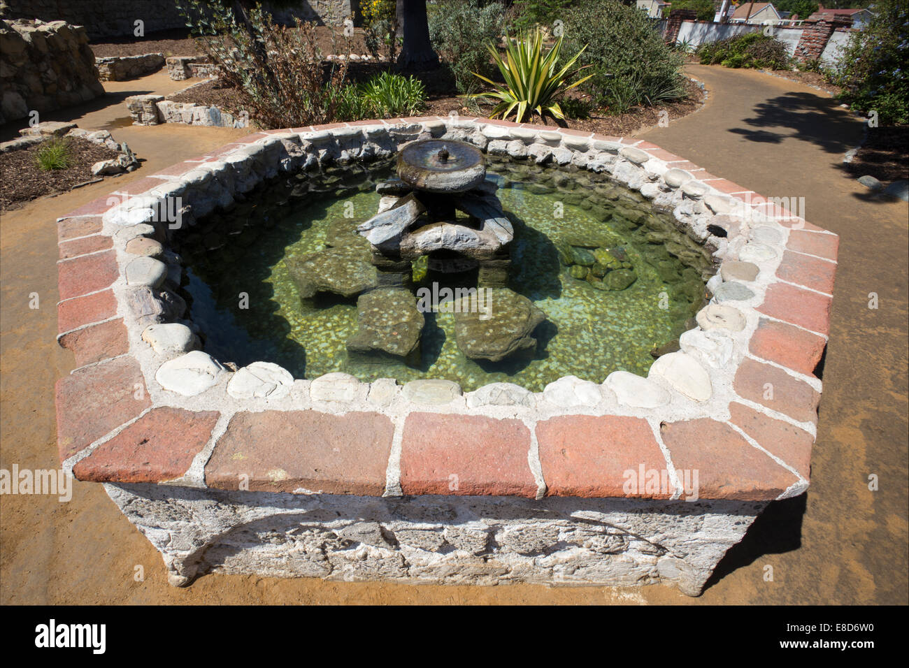 Fontana, fontana, la Missione di San Juan Capistrano, la città di San Juan Capistrano, Orange County, California Foto Stock