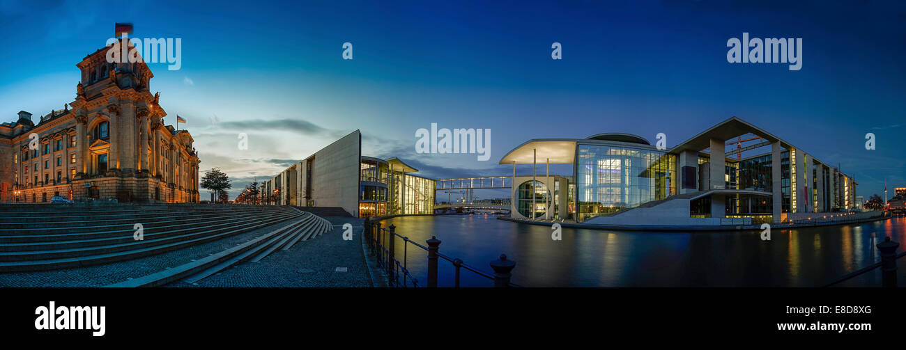 Il Reichstag, la Marie-Elisabeth-Lüders-Haus e il Paul-Löbe-Haus sul fiume Spree, Berlino, Germania Foto Stock