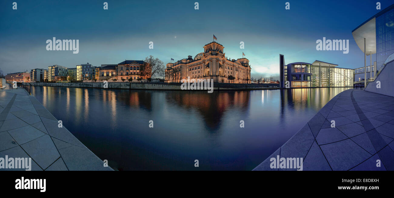 Vista panoramica di Spreebogen, l'ansa del fiume Spree, Edificio del Reichstag Marie-Elisabeth-Lüders-Haus, Paul-Löbe-Haus Foto Stock