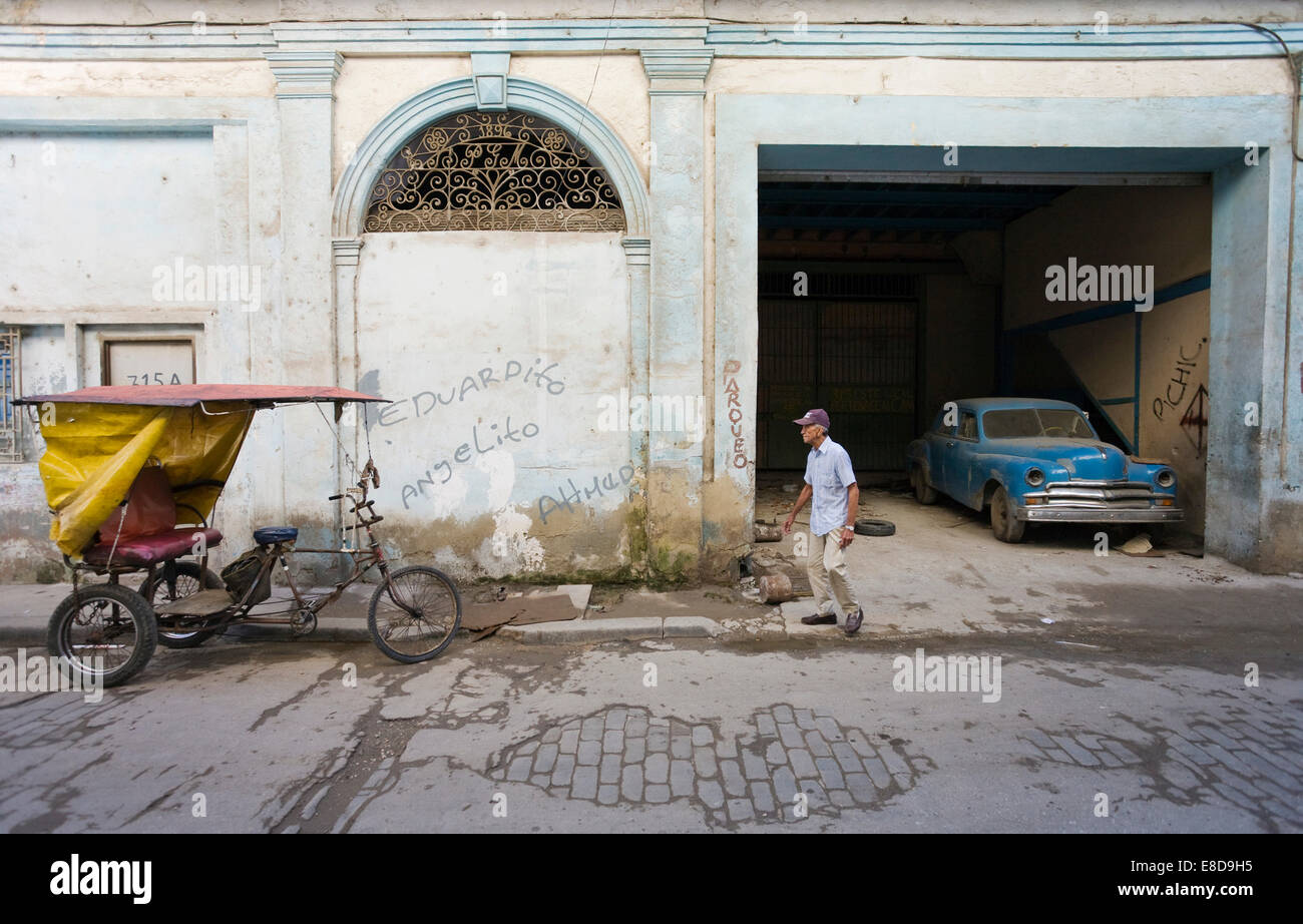 Classic auto parcheggiate nelle strade di La Habana, Havana, Cuba Foto Stock