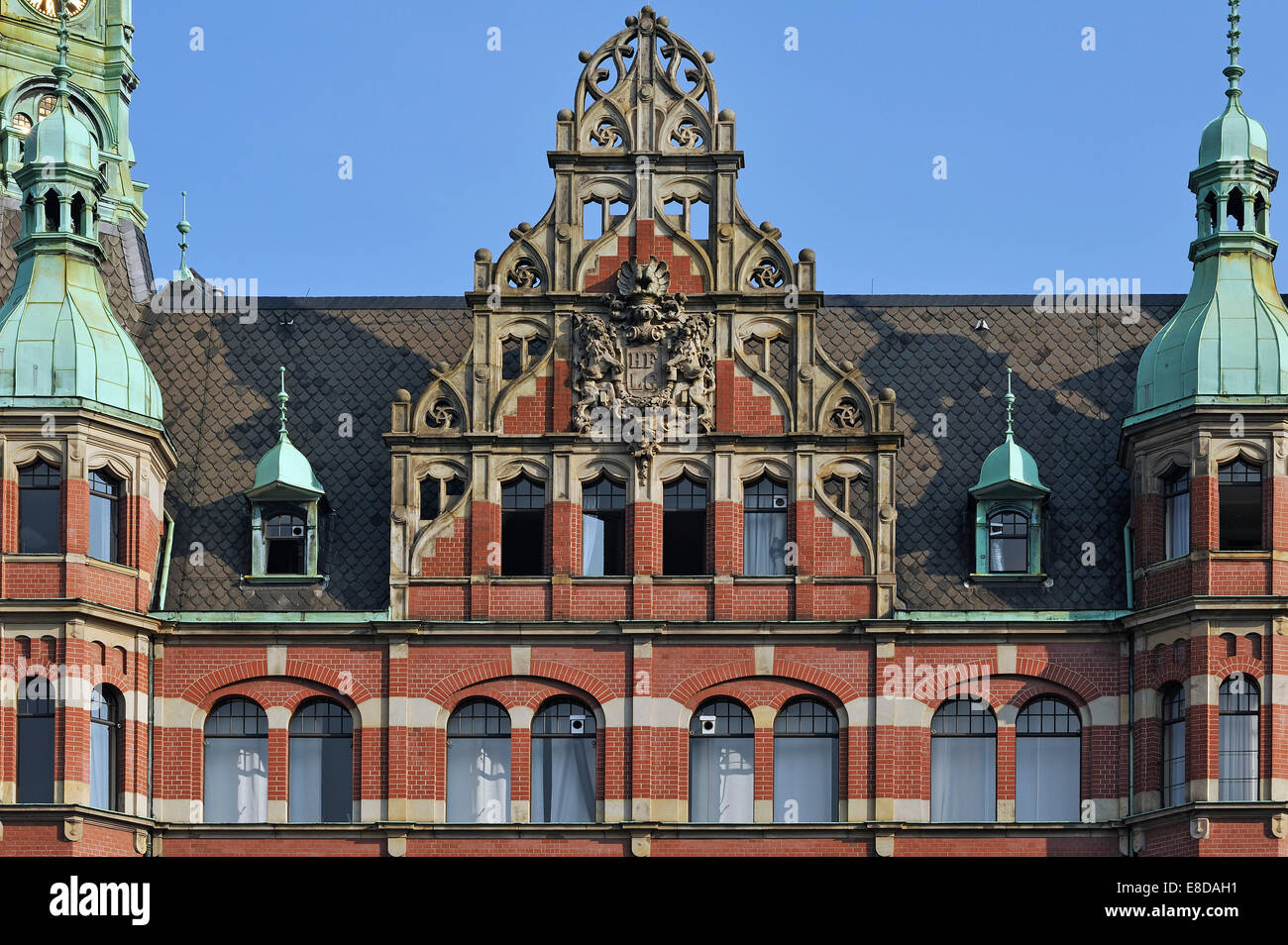 Stemma, cosiddetta Harbour town hall in stile neo-rinascimentale, sede della HHLA, Speicherstadt magazzino storico Foto Stock