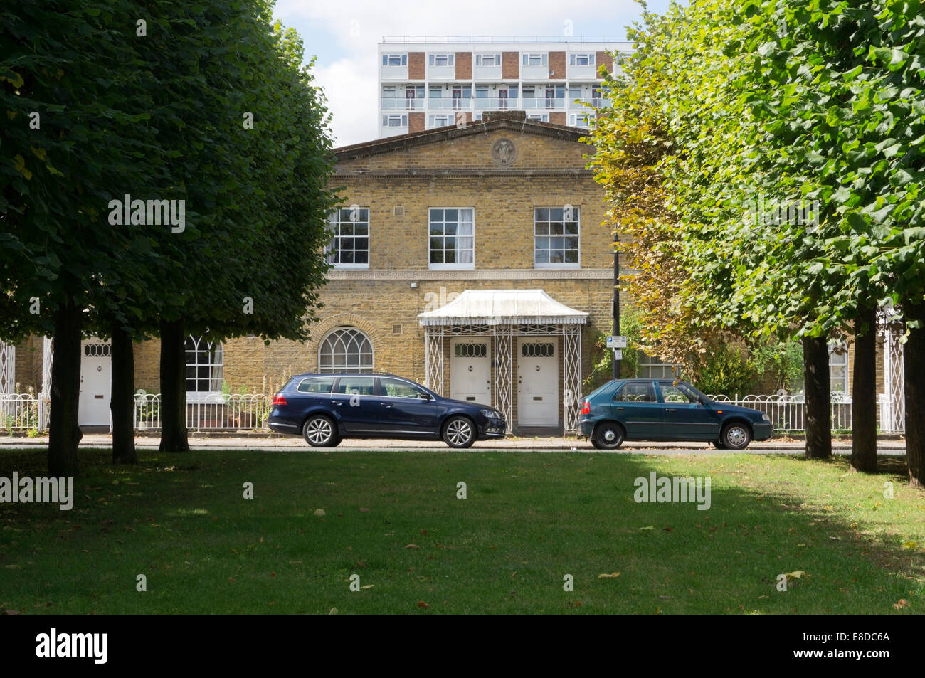 Courtenay Square a Kennington fu costruito in stile Neo-Georgian dal Ducato di Cornovaglia nel 1915. Foto Stock