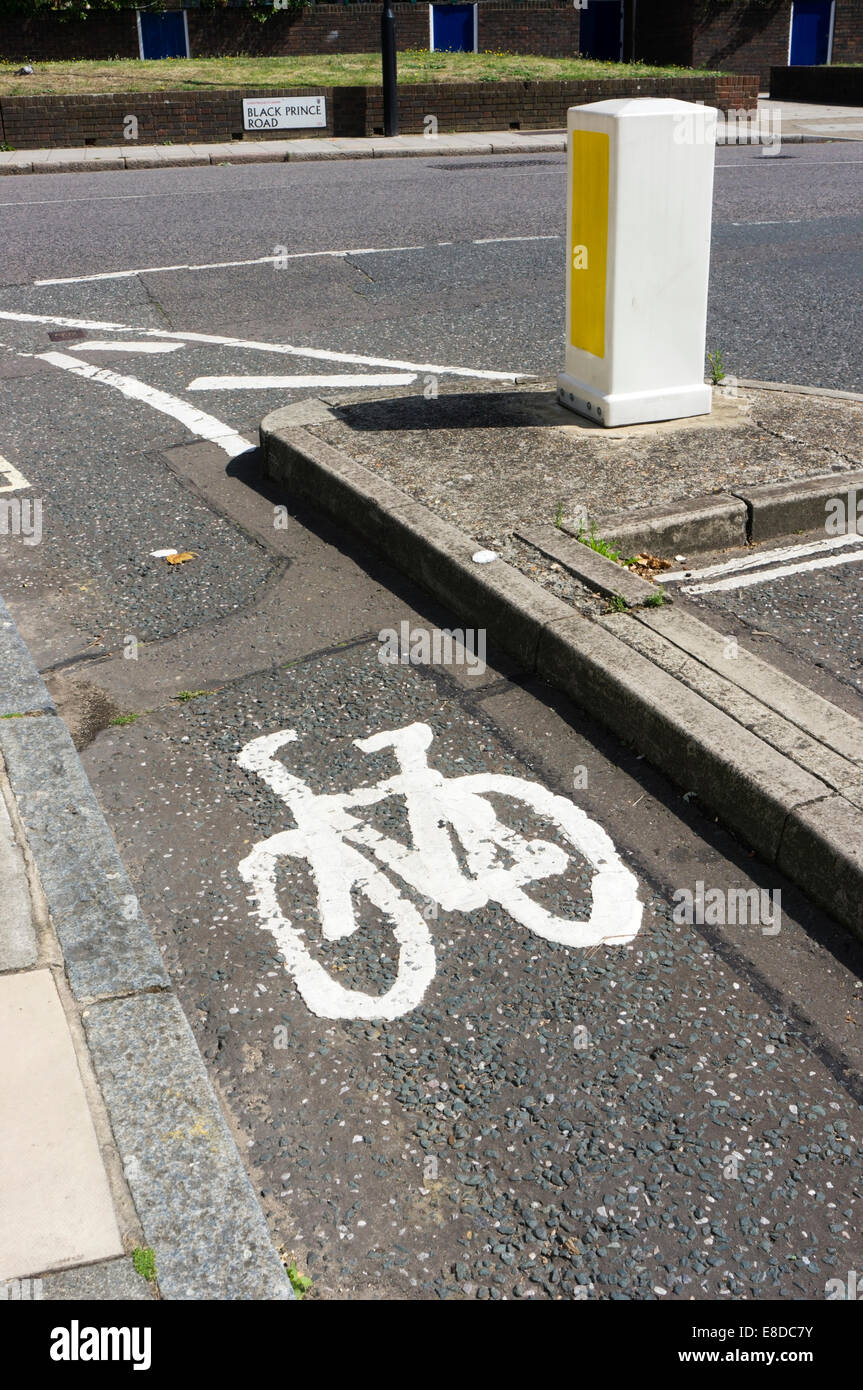 Un ciclo dedicato lane nel sud di Londra. Foto Stock