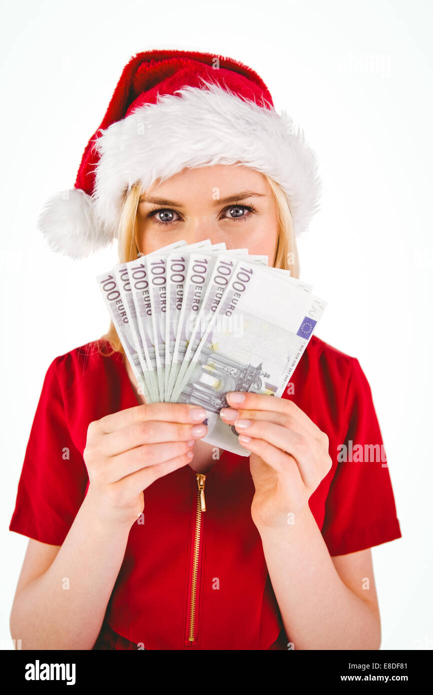 Festive bionda in abito rosso mostra il suo cash Foto Stock