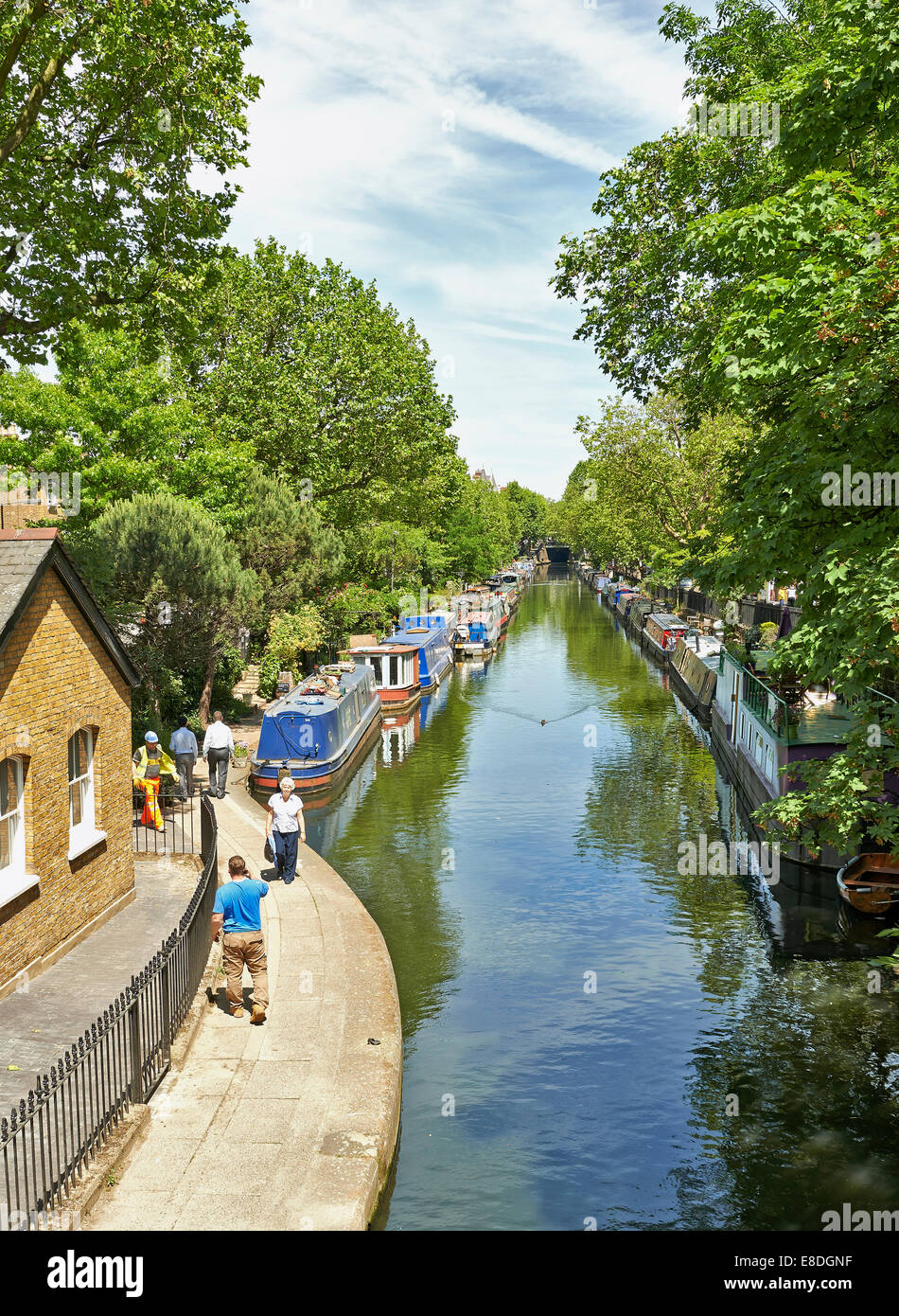 Barche sul Regents Canal a Little Venice a Londra in Inghilterra Foto Stock