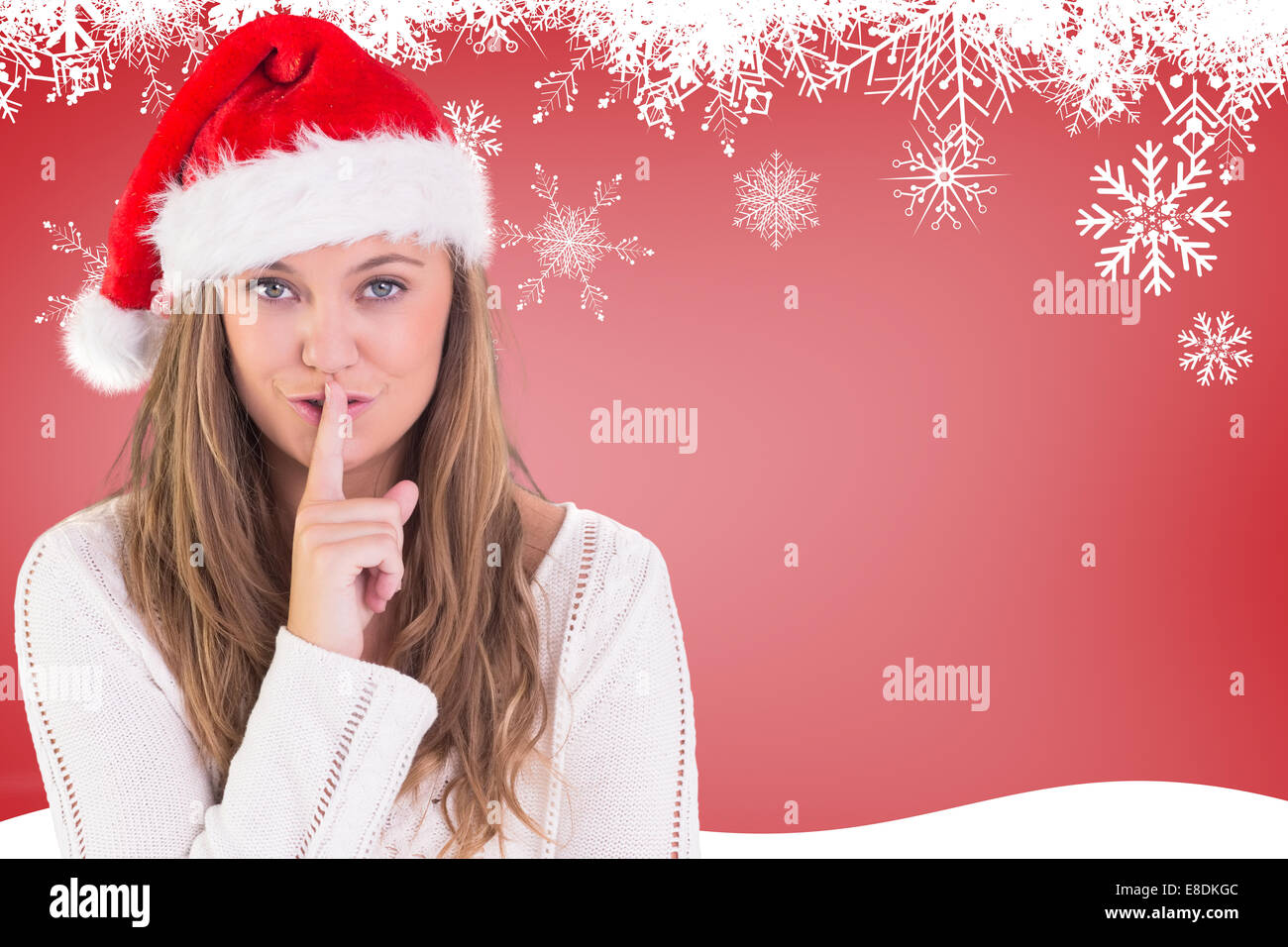 Immagine composita di festosa bionda mantenendo un segreto Foto Stock